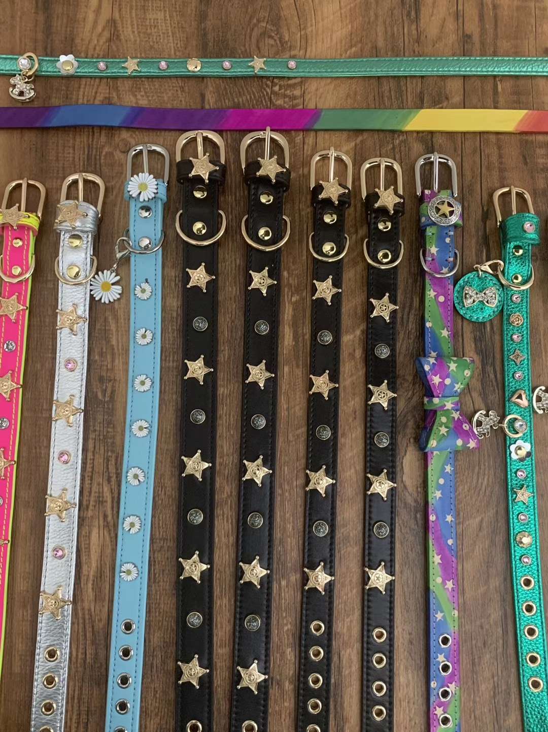 今天小香风星星经典款是主角
新颜色祖母绿色比之前的颜色更加漂亮