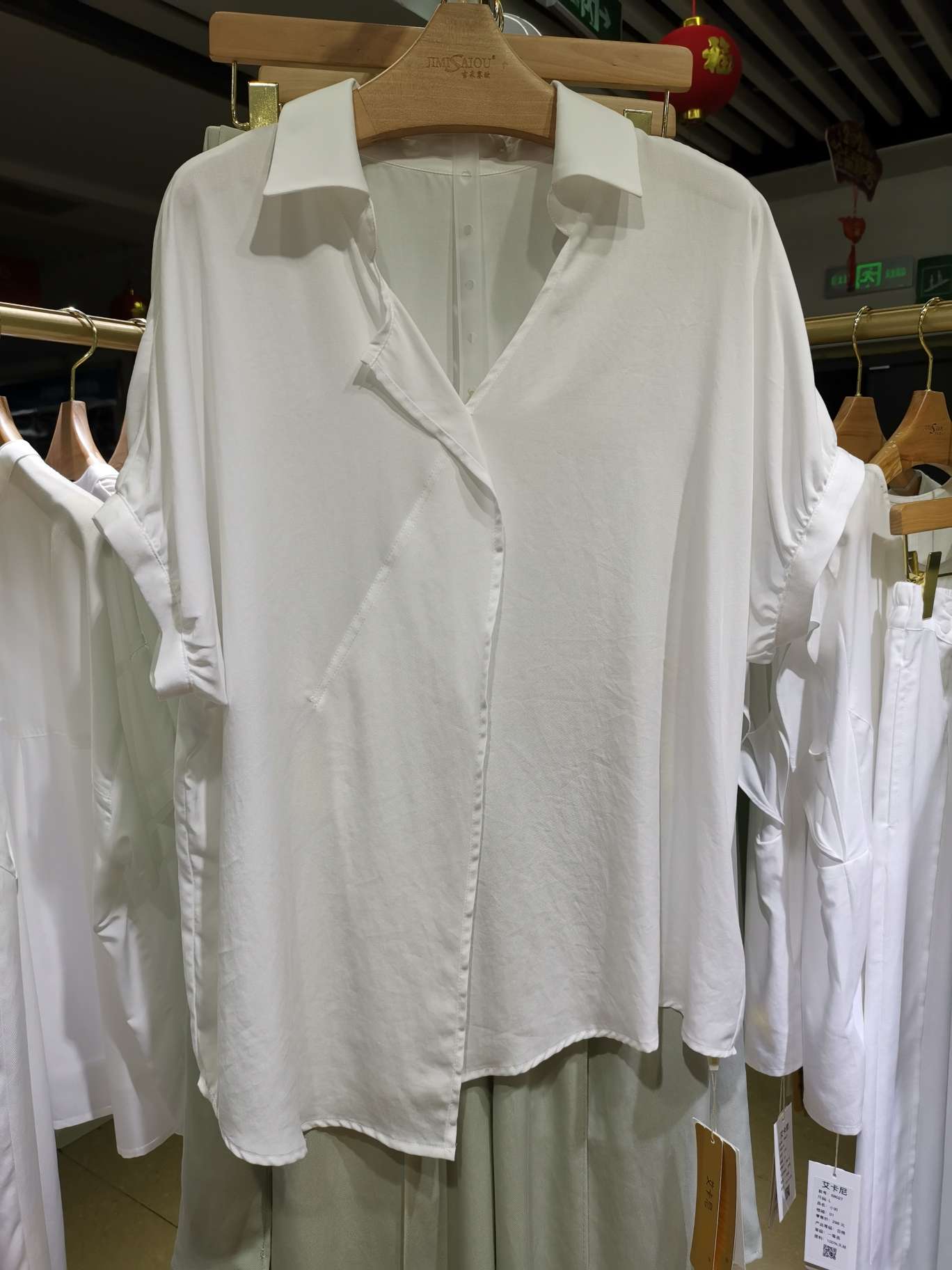 V领时尚女衫休闲典雅服装女装白色纯棉图