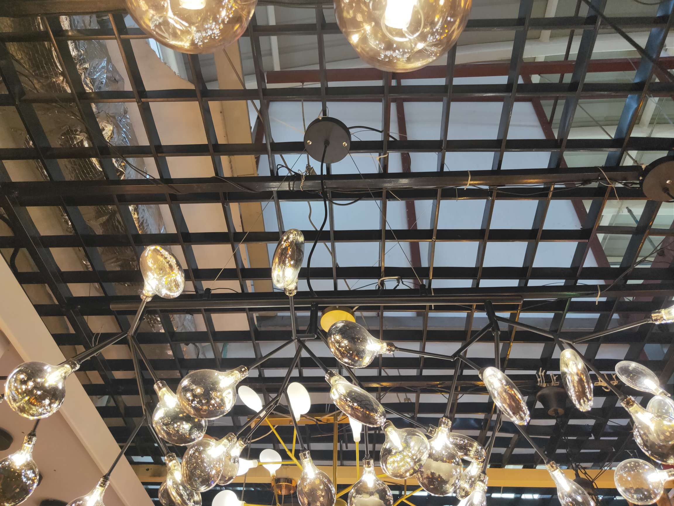 Decorative lighting fixtures, craft lighting fixtures, and dining pendants are suitable for decorating stores, restaurants, bars, and clothing stores Specification image