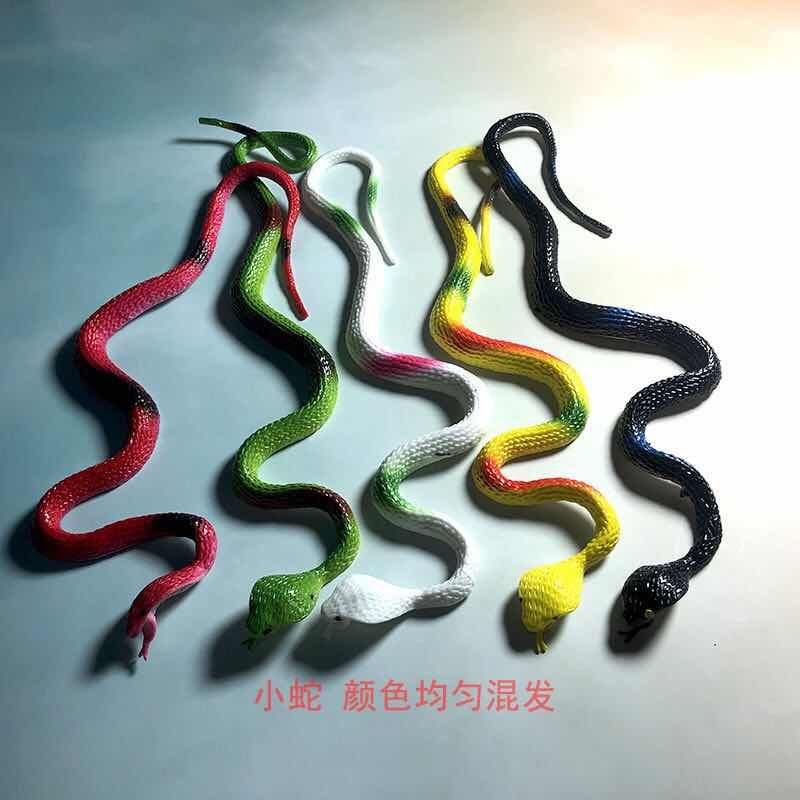 仿真软胶小小蛇，整盅玩具！！