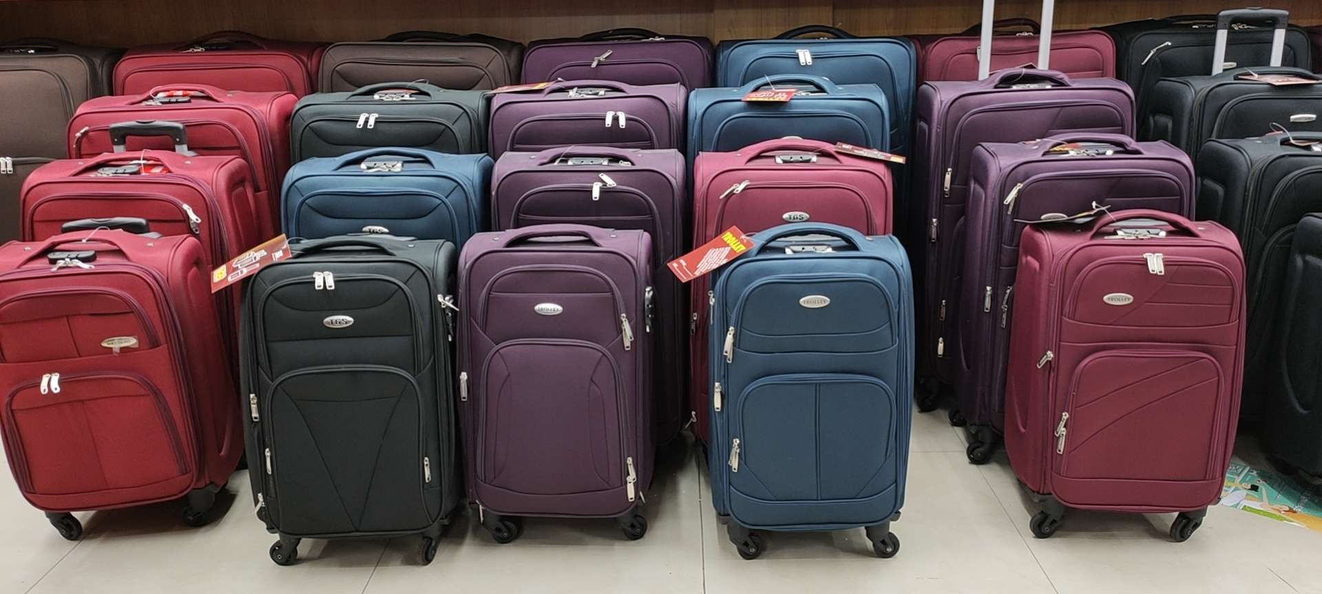 四件套四轮箱包