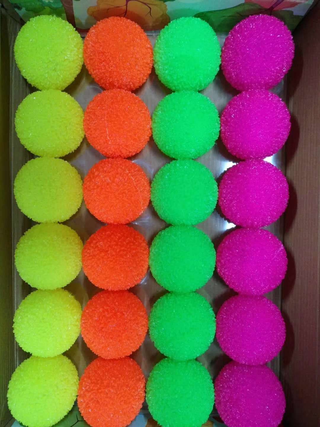 地摊热卖6.5按摩球炫彩球！！白底实物图