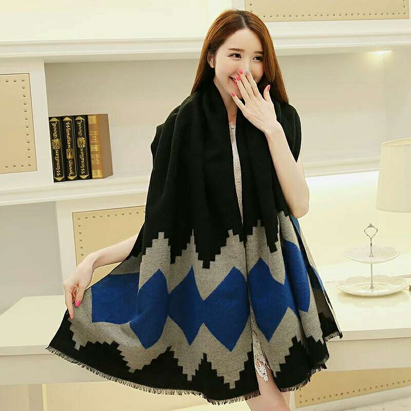 Cashmere Scarf In Double Diamond Shape details Picture