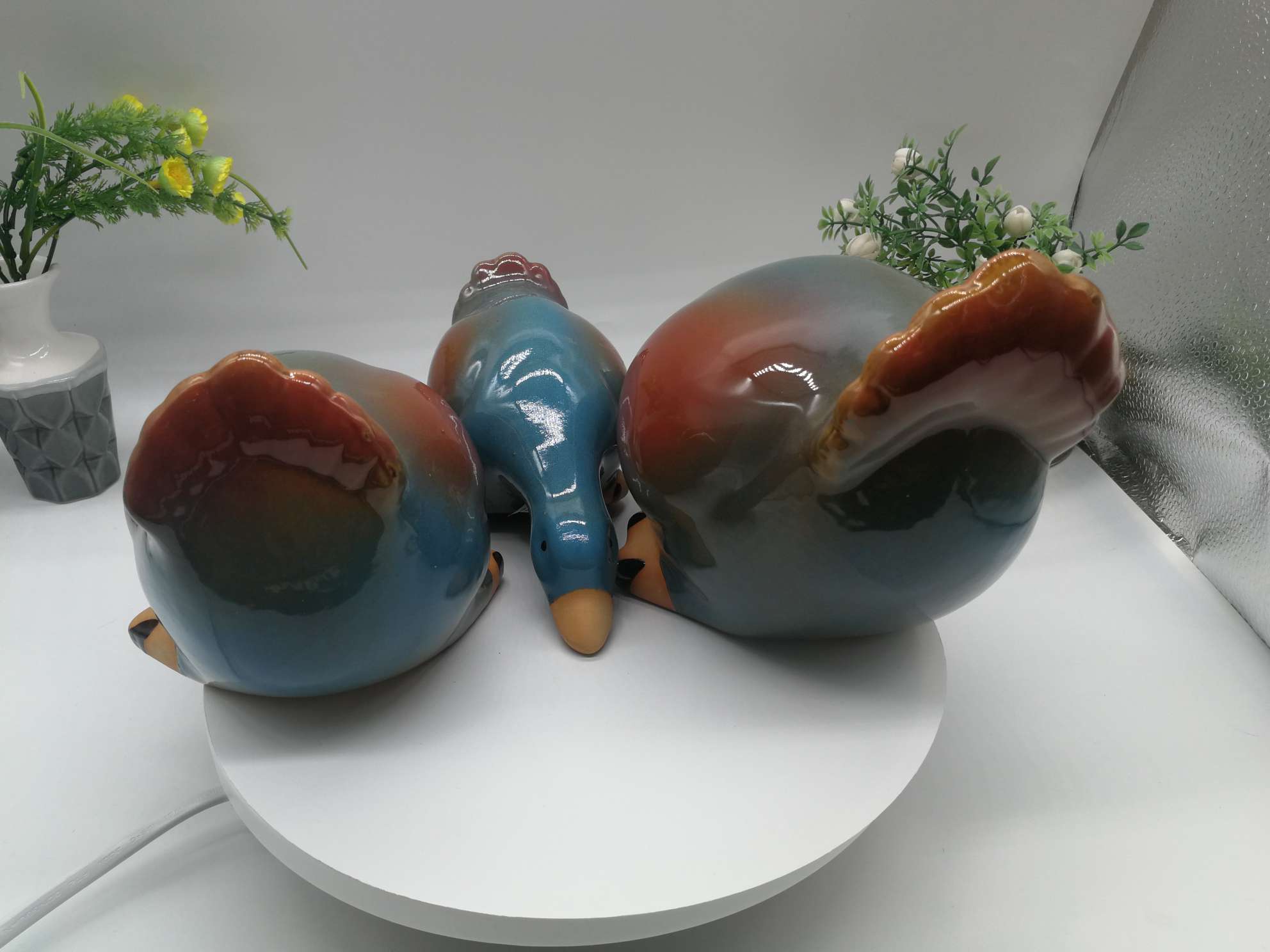 Three water playing duck figurines are available in white, green or blue Application Scenario