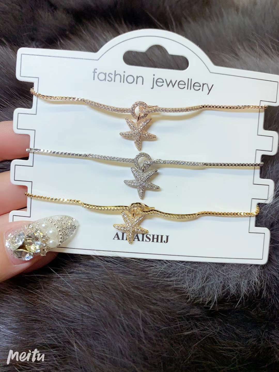 مطلية بالذهب الحقيقي، بسوارات معدنية Item Picture
