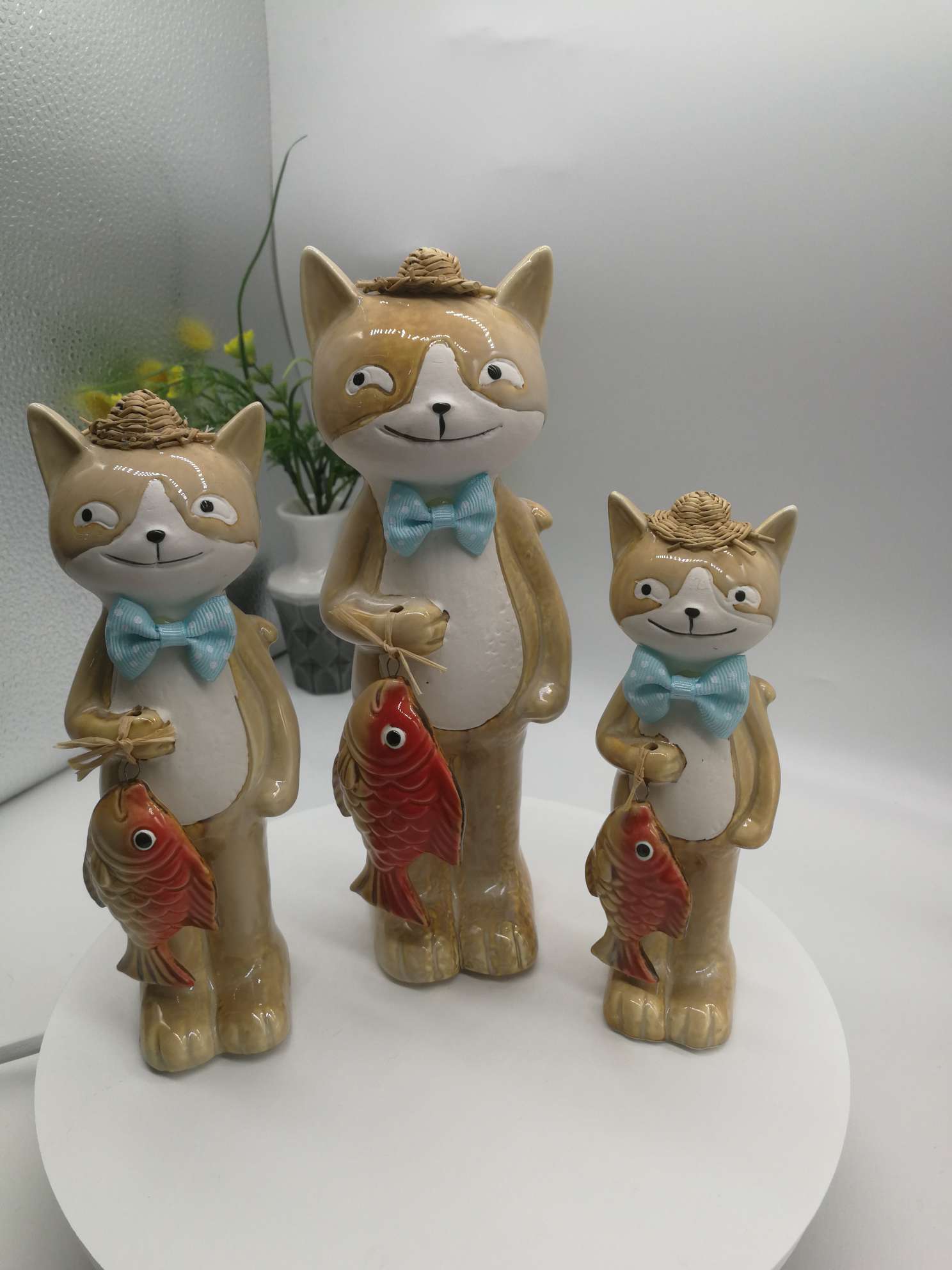 Three-piece cat figurine set details Picture