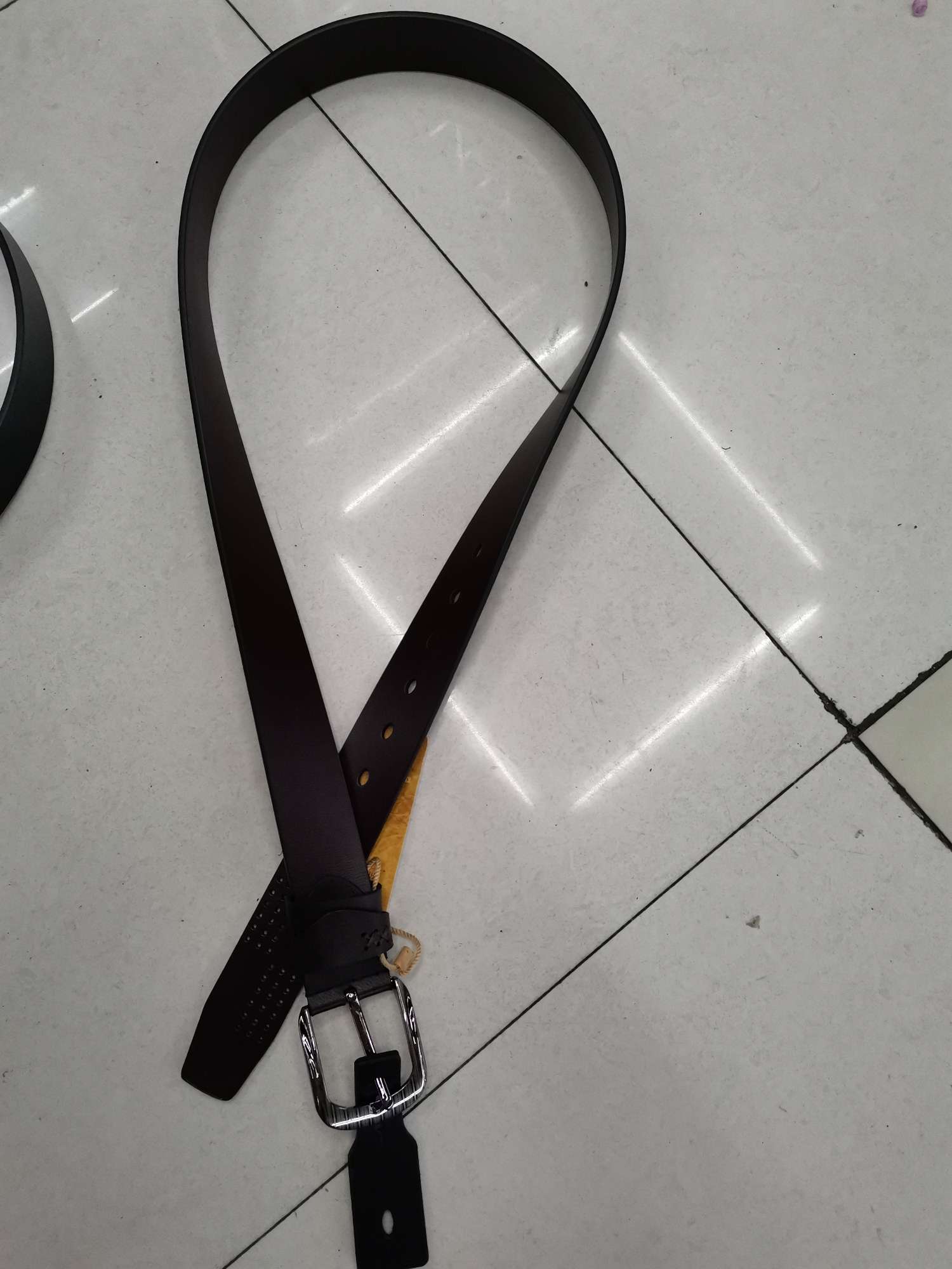 Antique-style needle-buckle belt