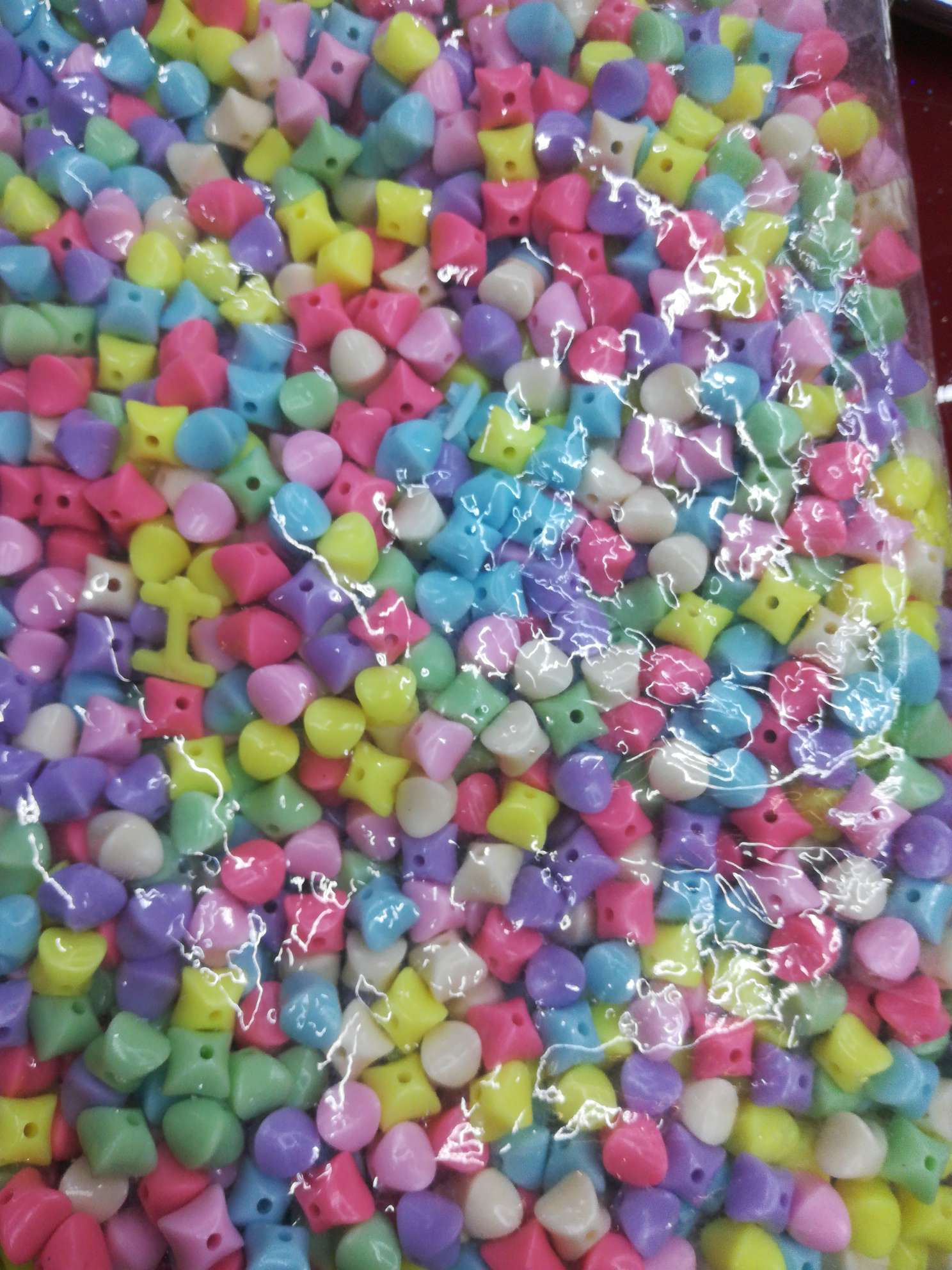 混浅色面包产品图