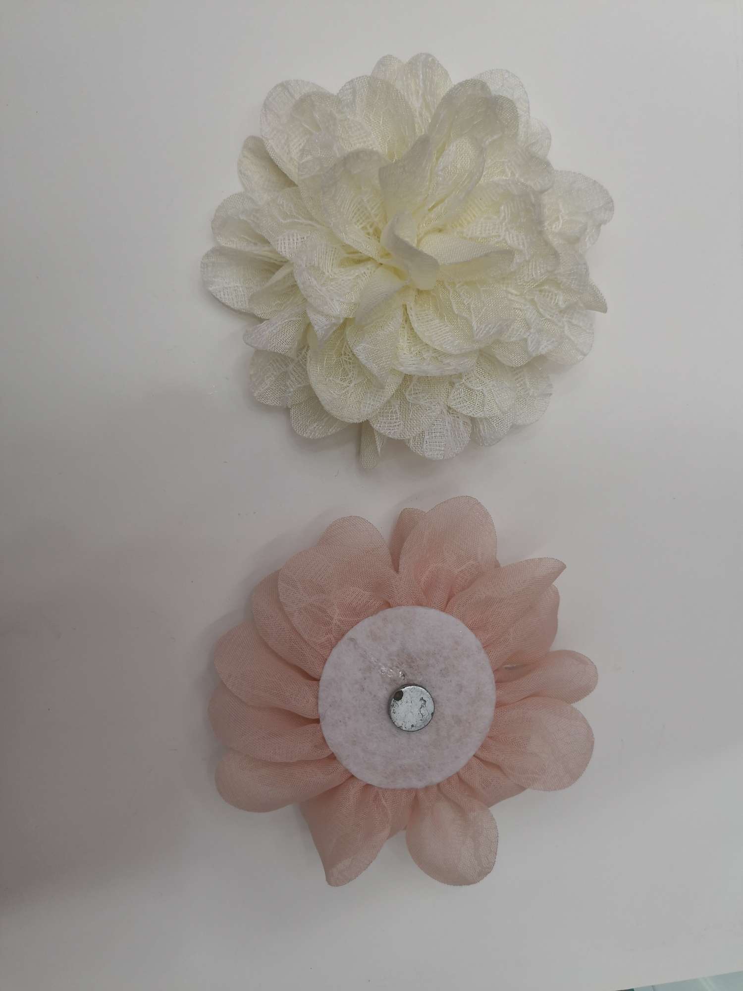 Lace multi-angled flower identification Specification image