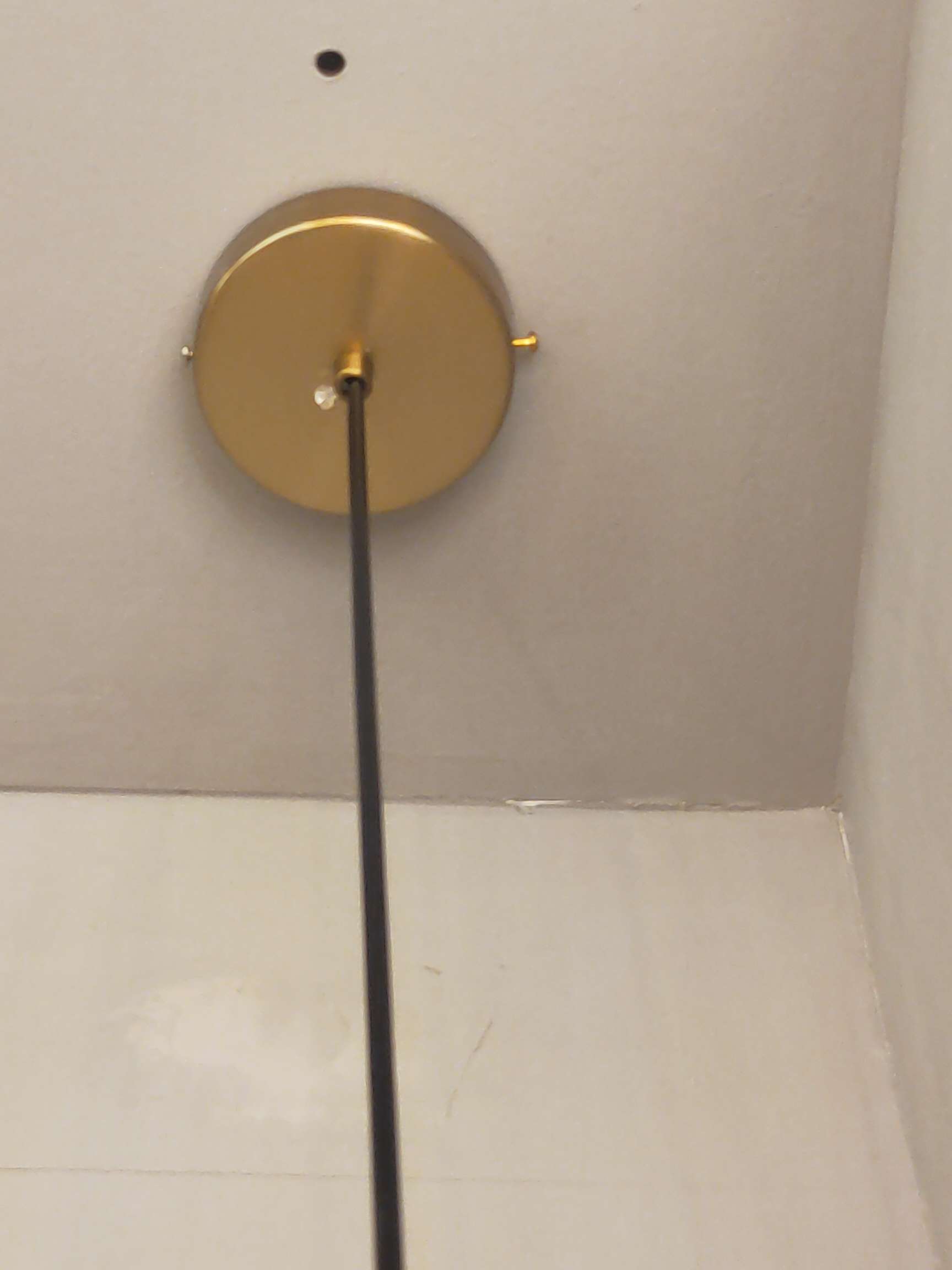 Decorative lighting fixtures, craft lighting fixtures, and dining pendants are suitable for decorating stores, restaurants, bars, and clothing stores. Application Scenario