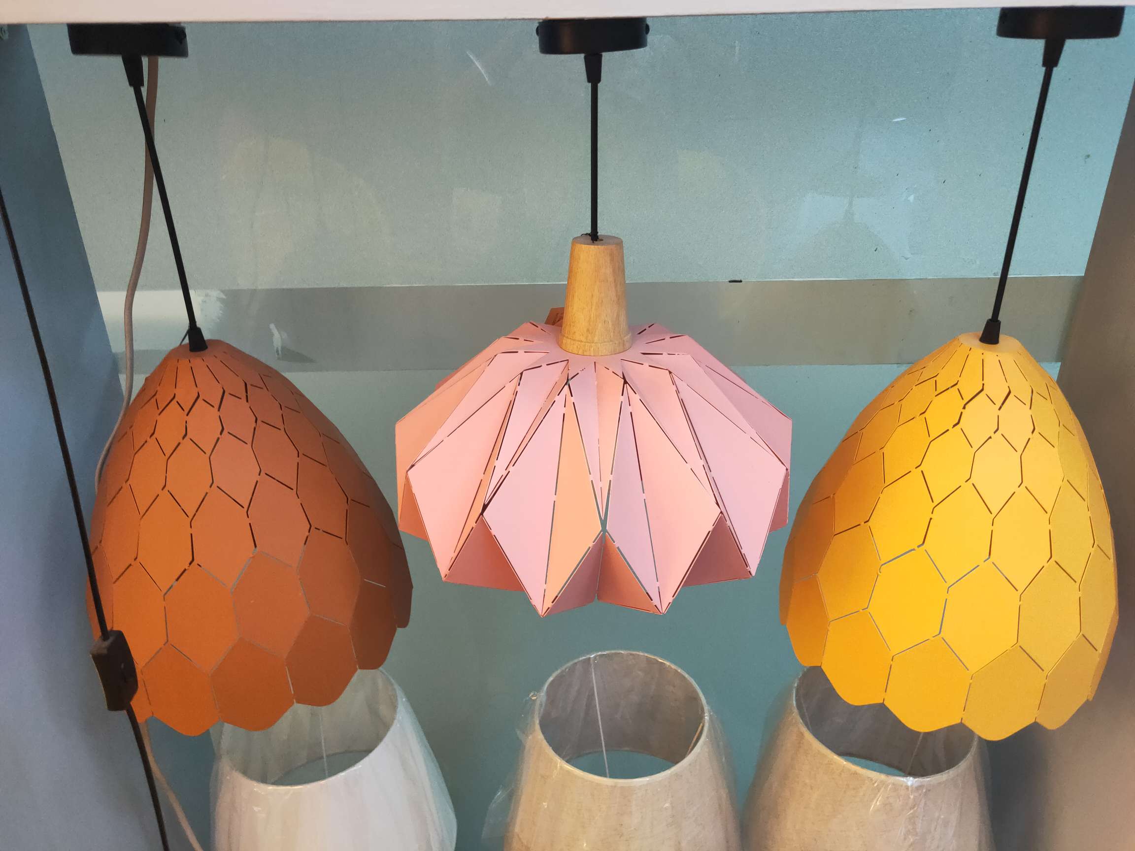 Decorative lighting fixtures, craft lighting fixtures, and dining pendants are suitable for decorating stores, restaurants, bars, and clothing stores. details Picture