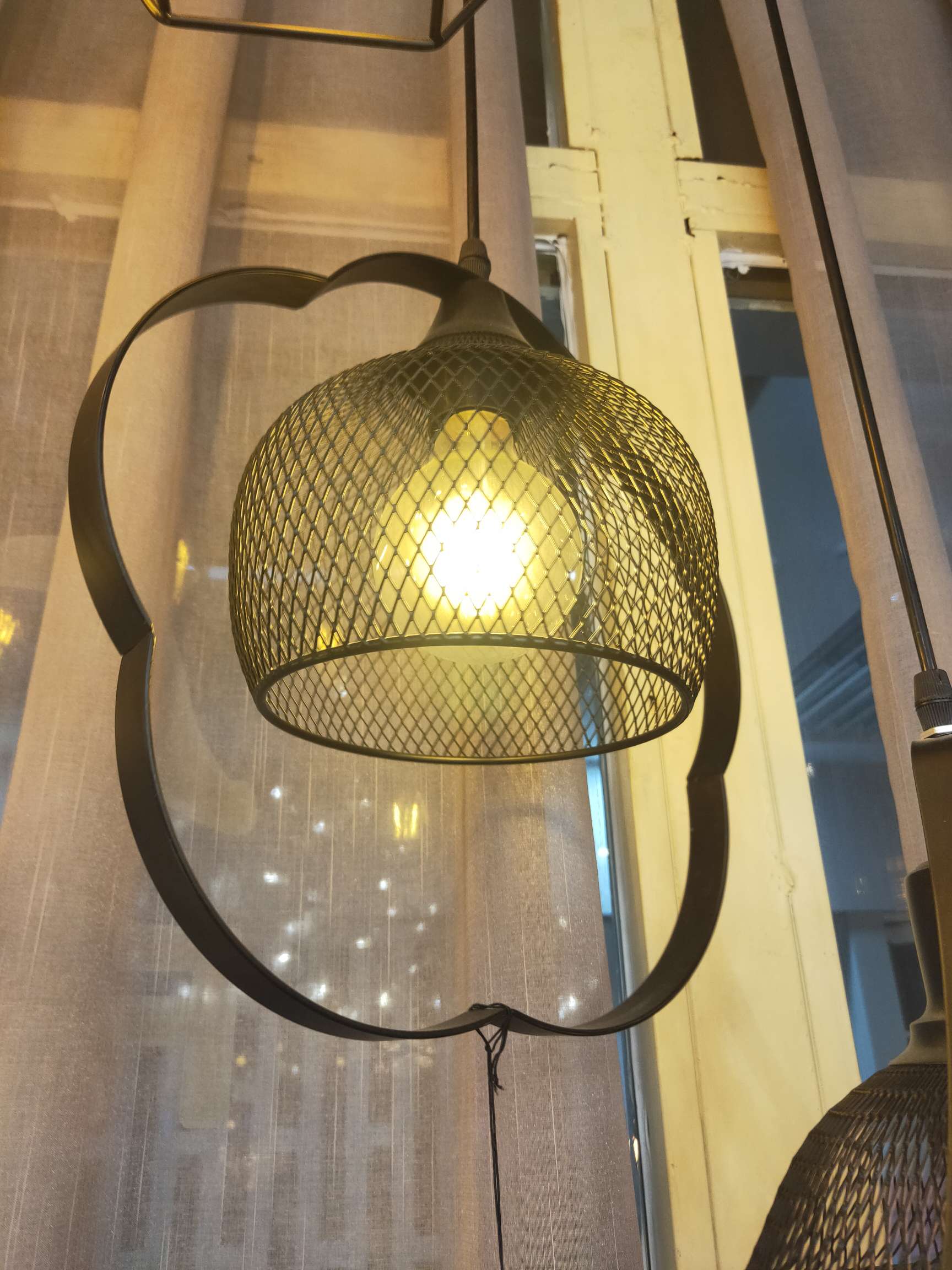 Decorative lighting fixtures, craft lighting fixtures, dining pendants, suitable for decorating stores, restaurants, bars, clothing stores... Specification image