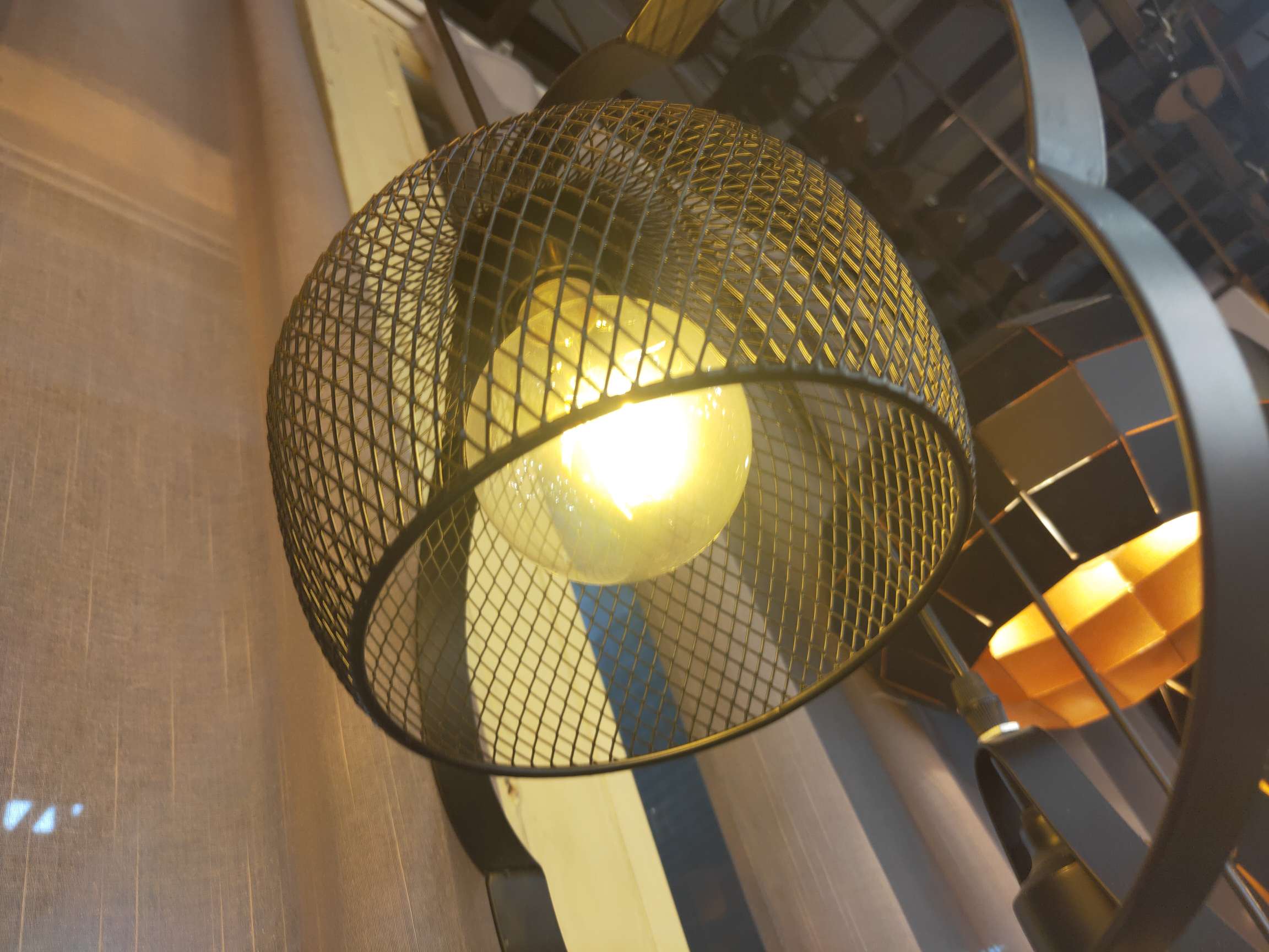 Decorative lighting fixtures, craft lighting fixtures, dining pendants, suitable for decorating stores, restaurants, bars, clothing stores... details Picture