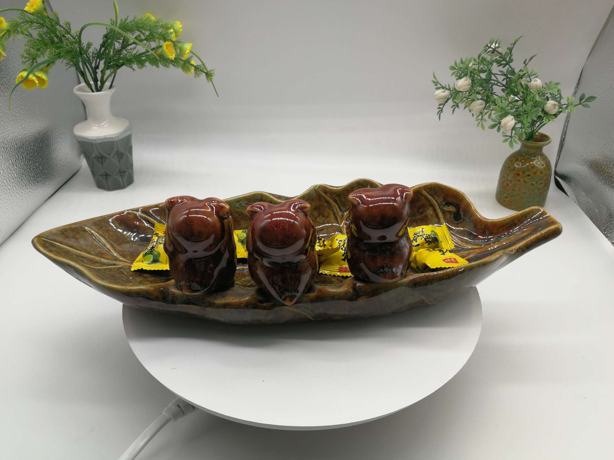 Three owl fruit platters details Picture