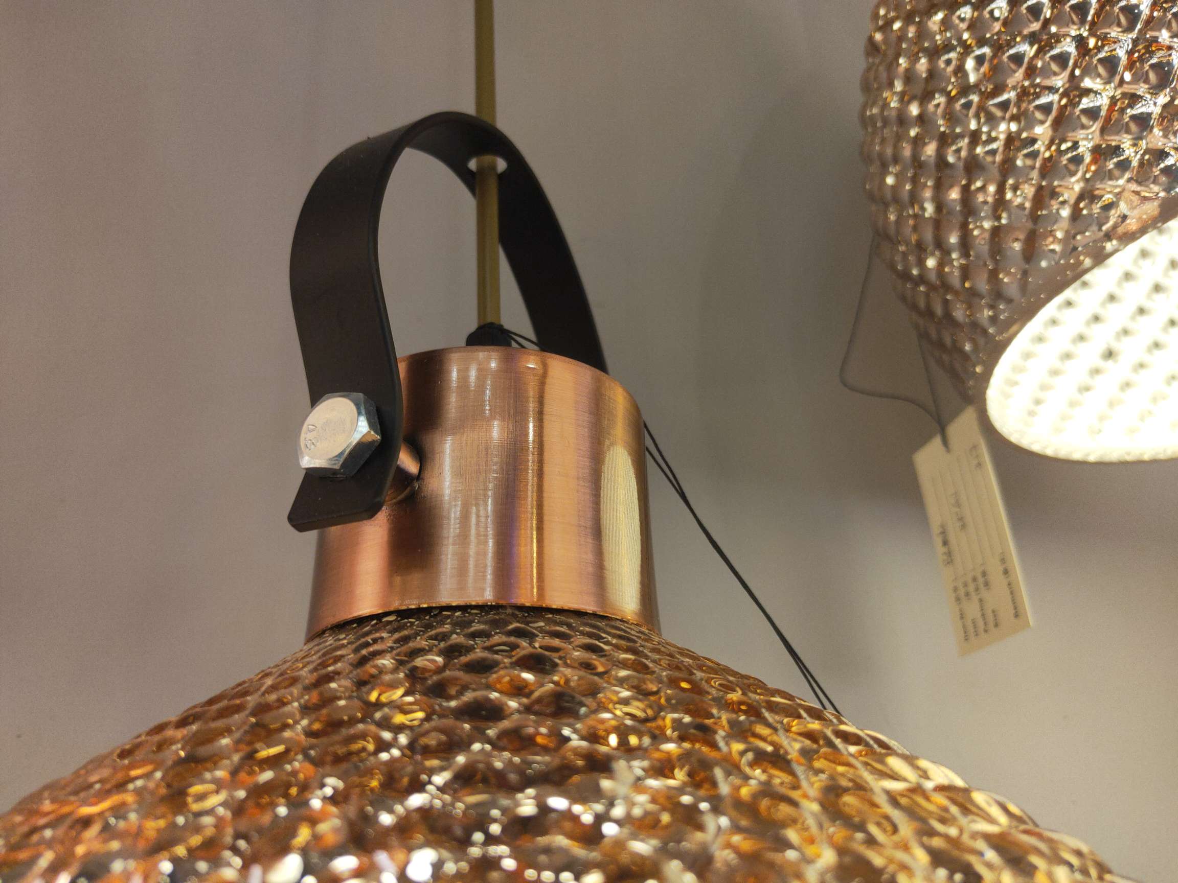 Decorative lighting fixtures, craft lighting fixtures, and dining pendants are suitable for decorating stores, restaurants, bars, and clothing stores. Specification image