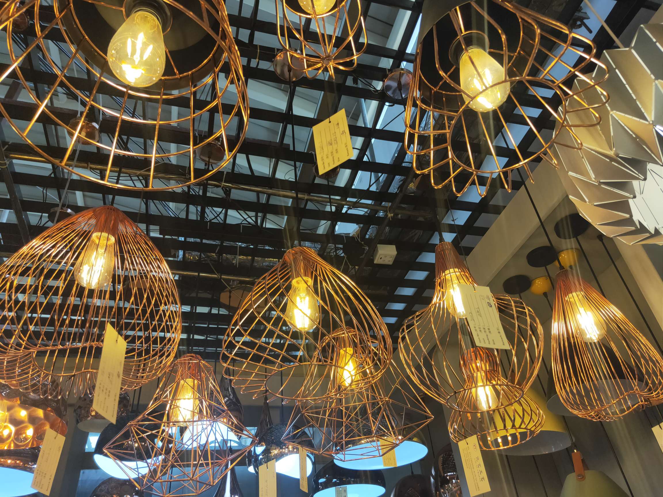 Decorative lighting fixtures, craft lighting fixtures, and dining pendants are suitable for decorating stores, restaurants, bars, and clothing stores. details Picture