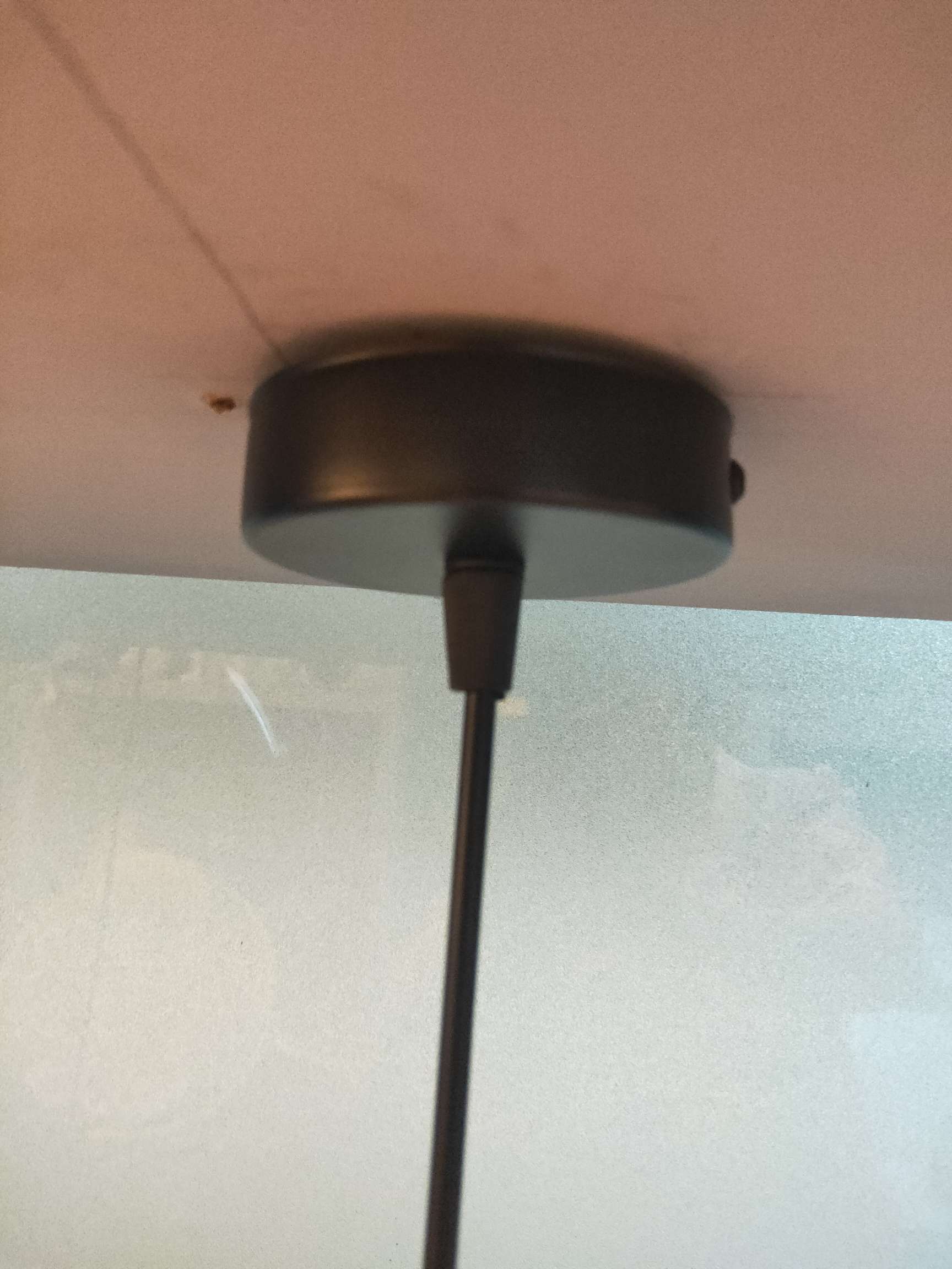 Decorative lighting fixtures, craft lighting fixtures, and dining pendants are suitable for decorating stores, restaurants, bars, and clothing stores. Application Scenario