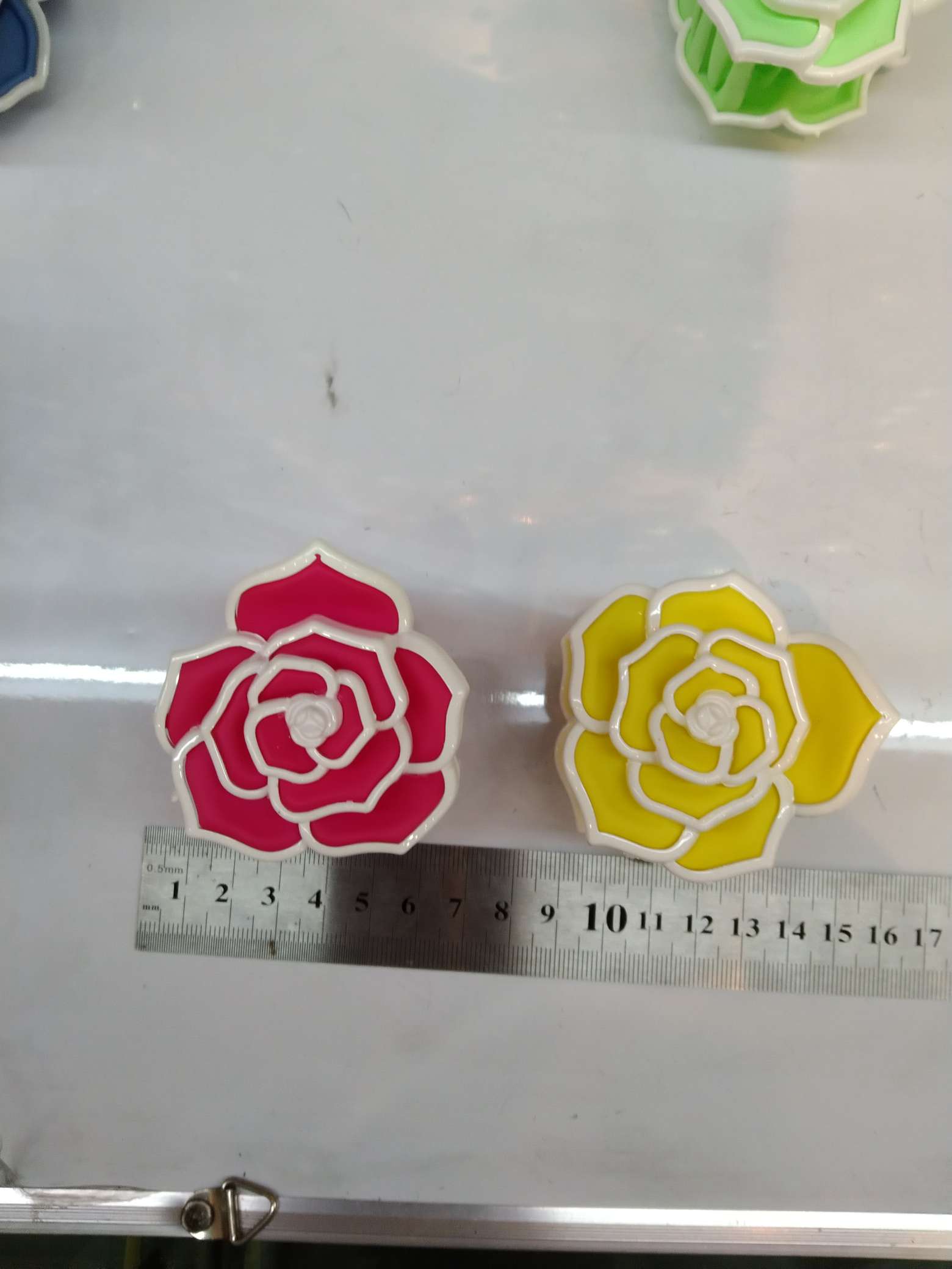 荧光色玫瑰花拼色发夹批发外贸出口厂家直销产品图