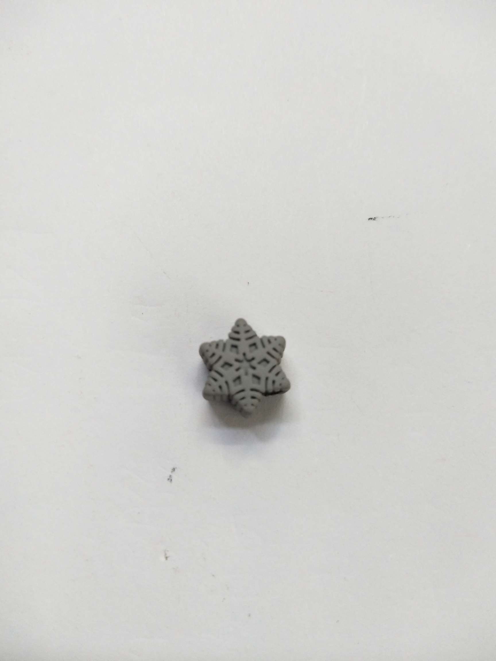 Japanese-style simple Korean-style jewelry accessories, perforated headwear, earrings, large perforated snowflakes (100ps per pack) Item Picture