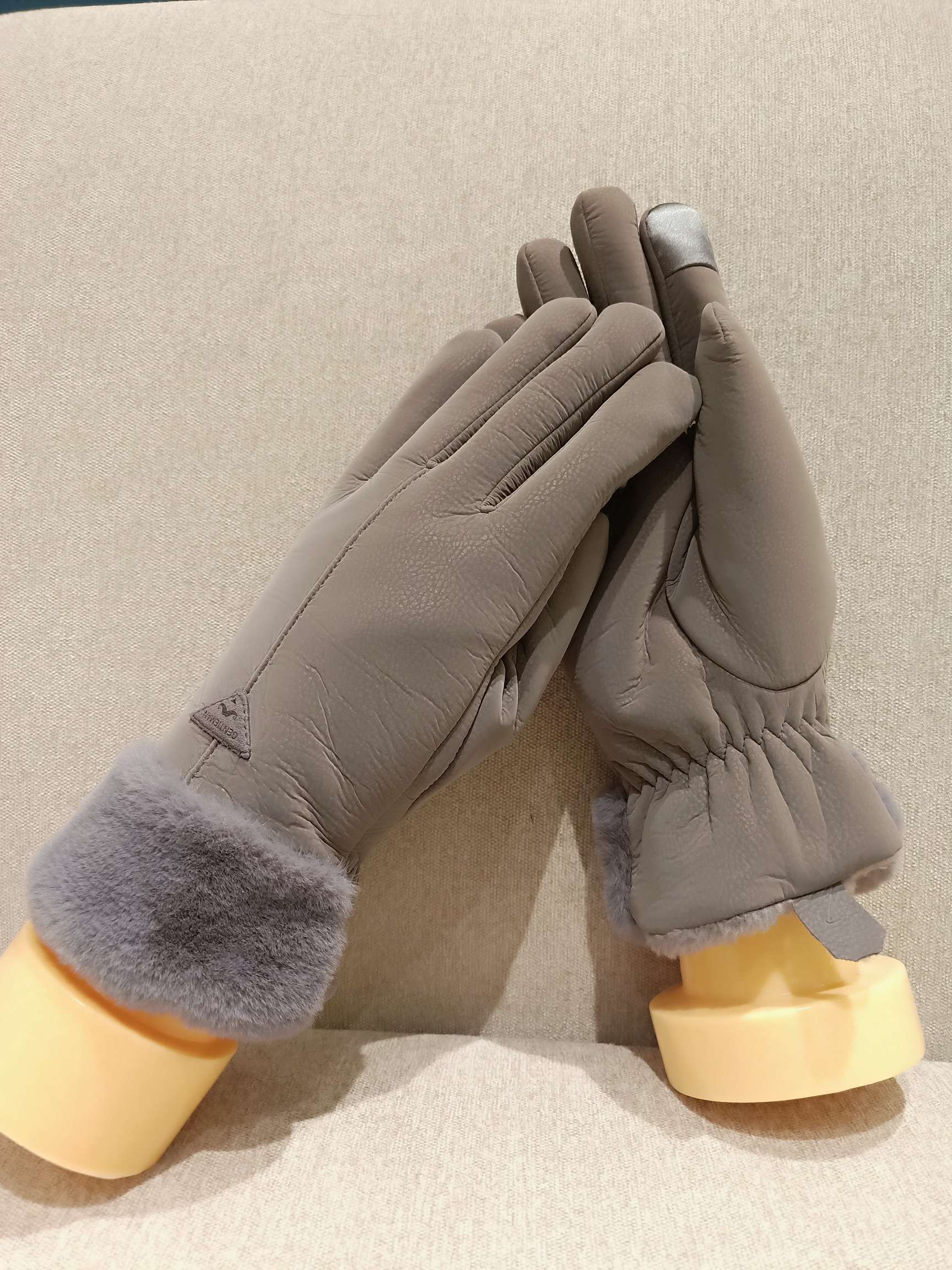 Skin Gloves 1 undefined