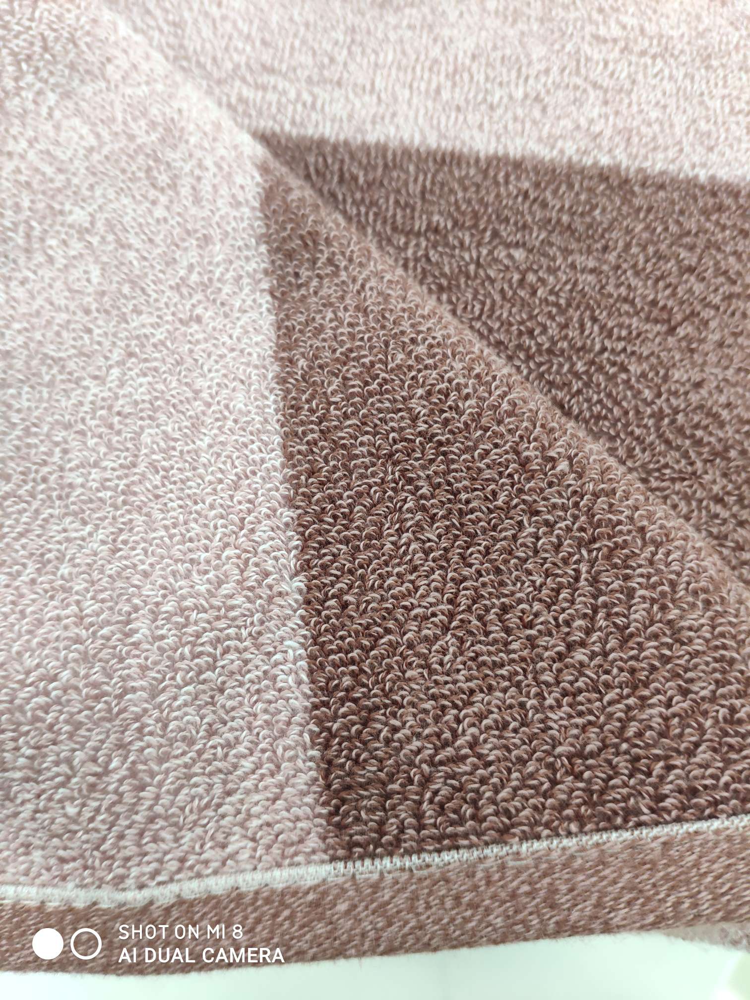 Pure cotton AB yarn wide strip towel. It can be packed in a gift box. It can be given as a gift! Item Picture