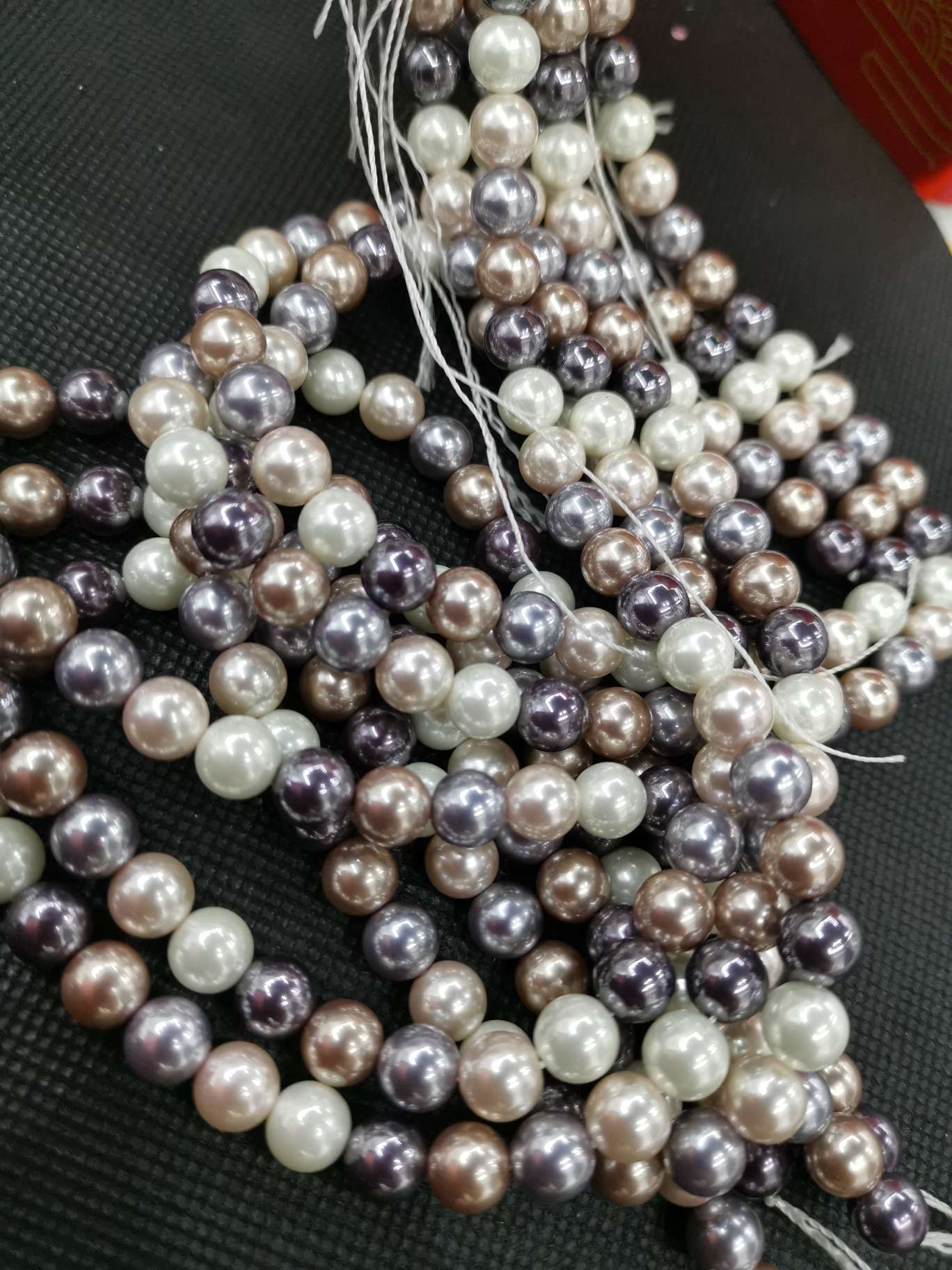 Straight-hole glass bead clothing accessories, Hengyang bead jewelry accessories, DIY Internet celebrity bestsellers Application Scenario