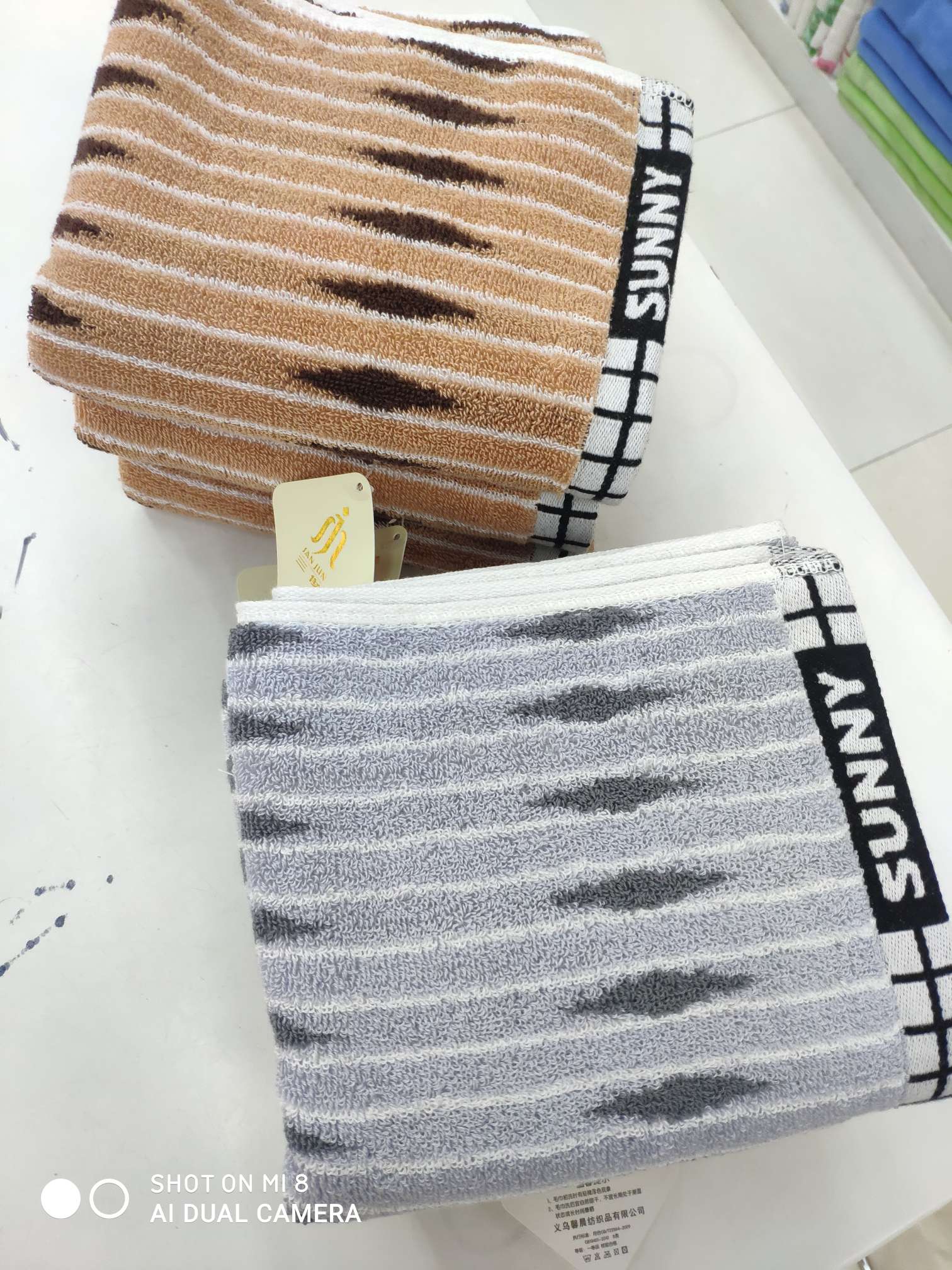 Pure cotton 32-strand fine diamond-shaped towel. It can be packed in a gift box or used as a free gift! Application Scenario