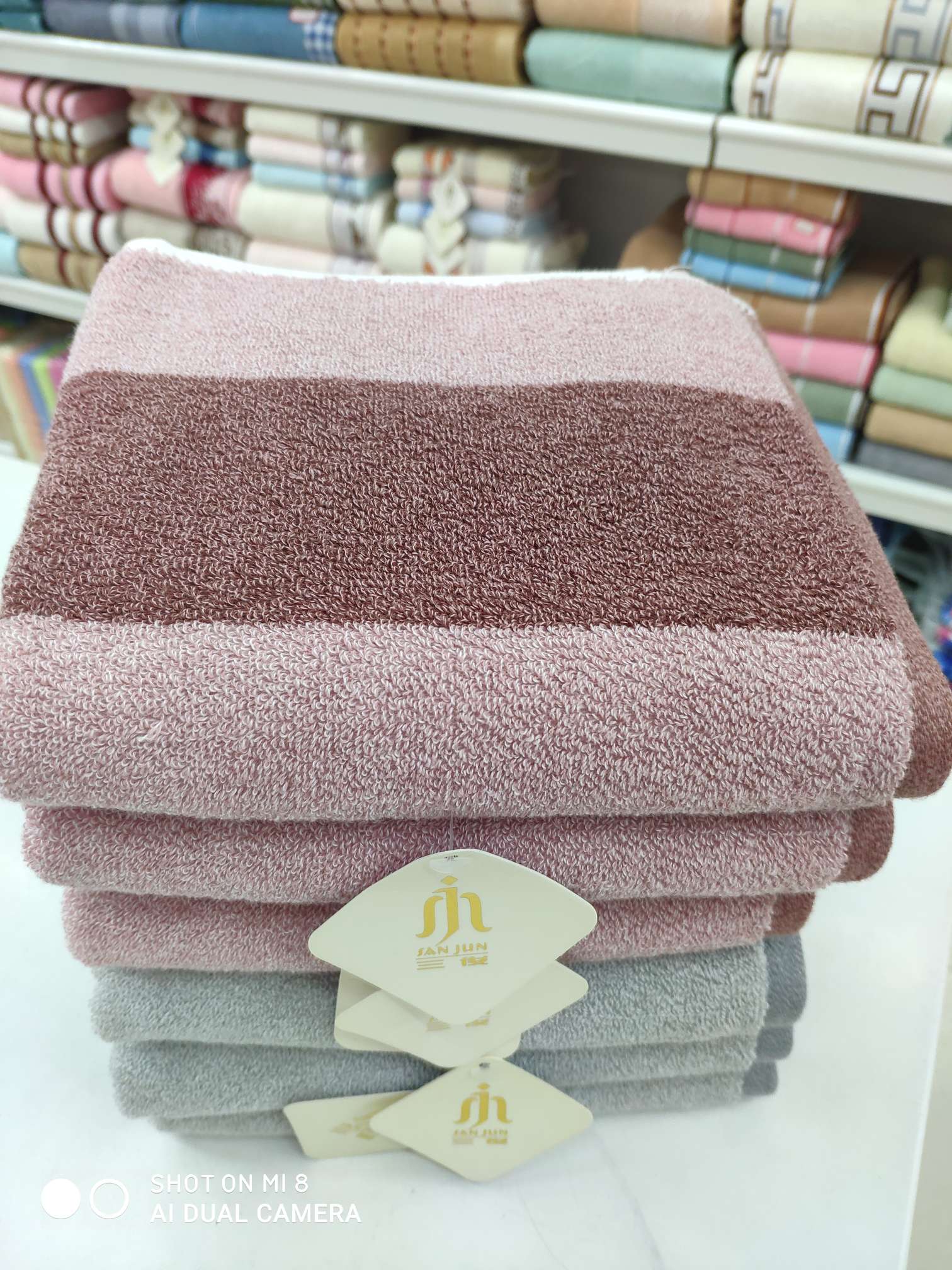 Pure cotton AB yarn wide strip towel. It can be packed in a gift box. It can be given as a gift! details Picture