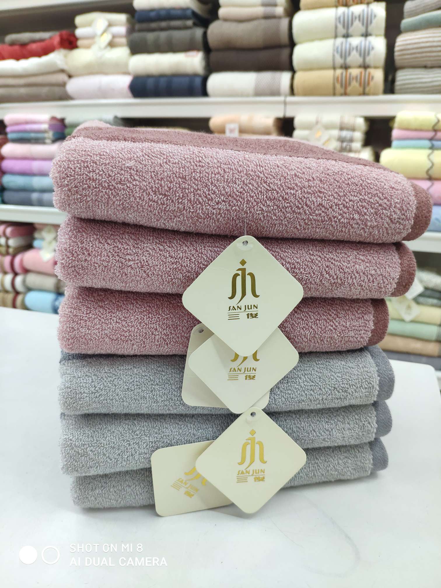 Pure cotton AB yarn wide strip towel. It can be packed in a gift box. It can be given as a gift! Application Scenario