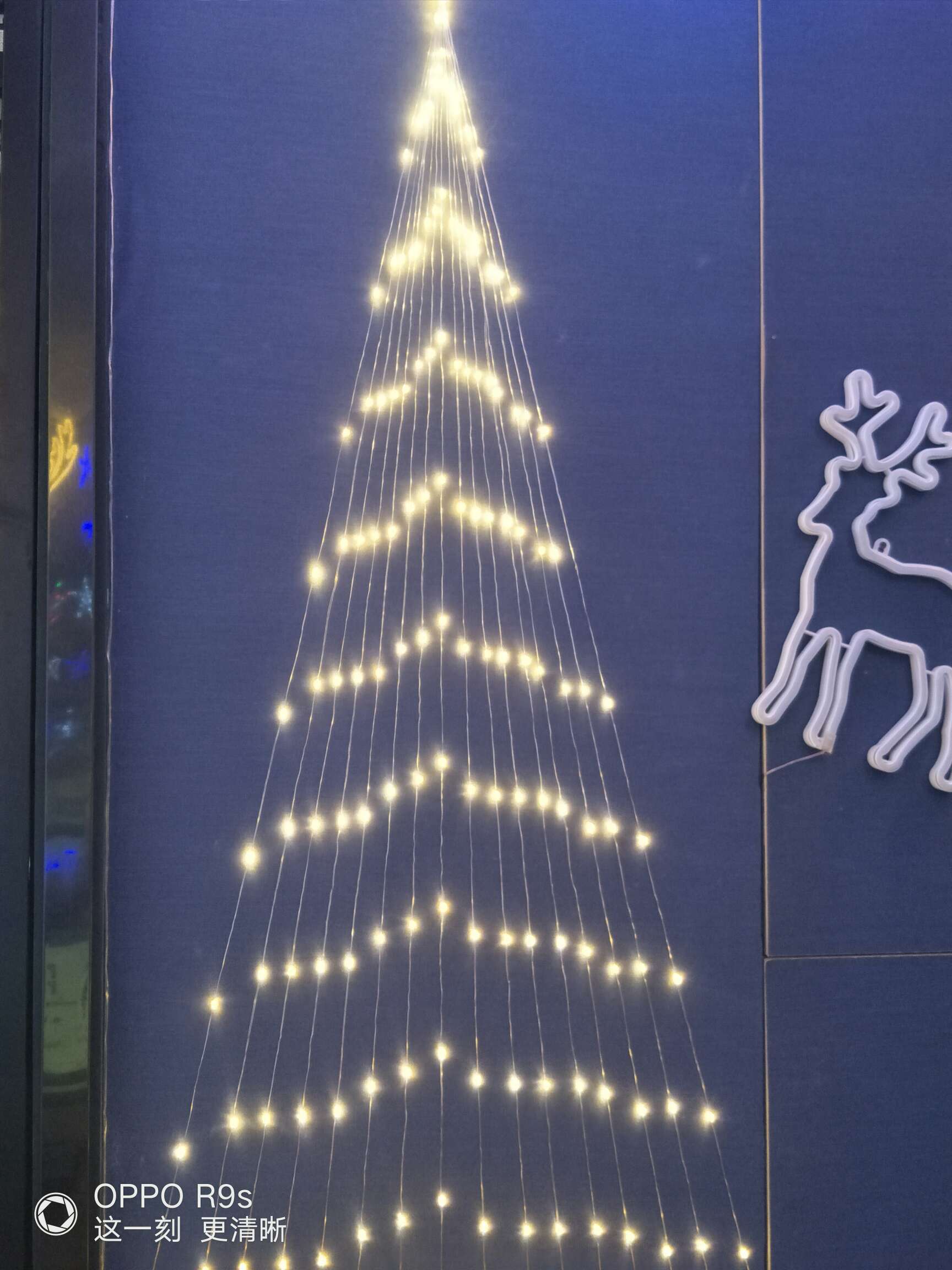 16 480-lamp copper wire lamps. Shaped Christmas tree