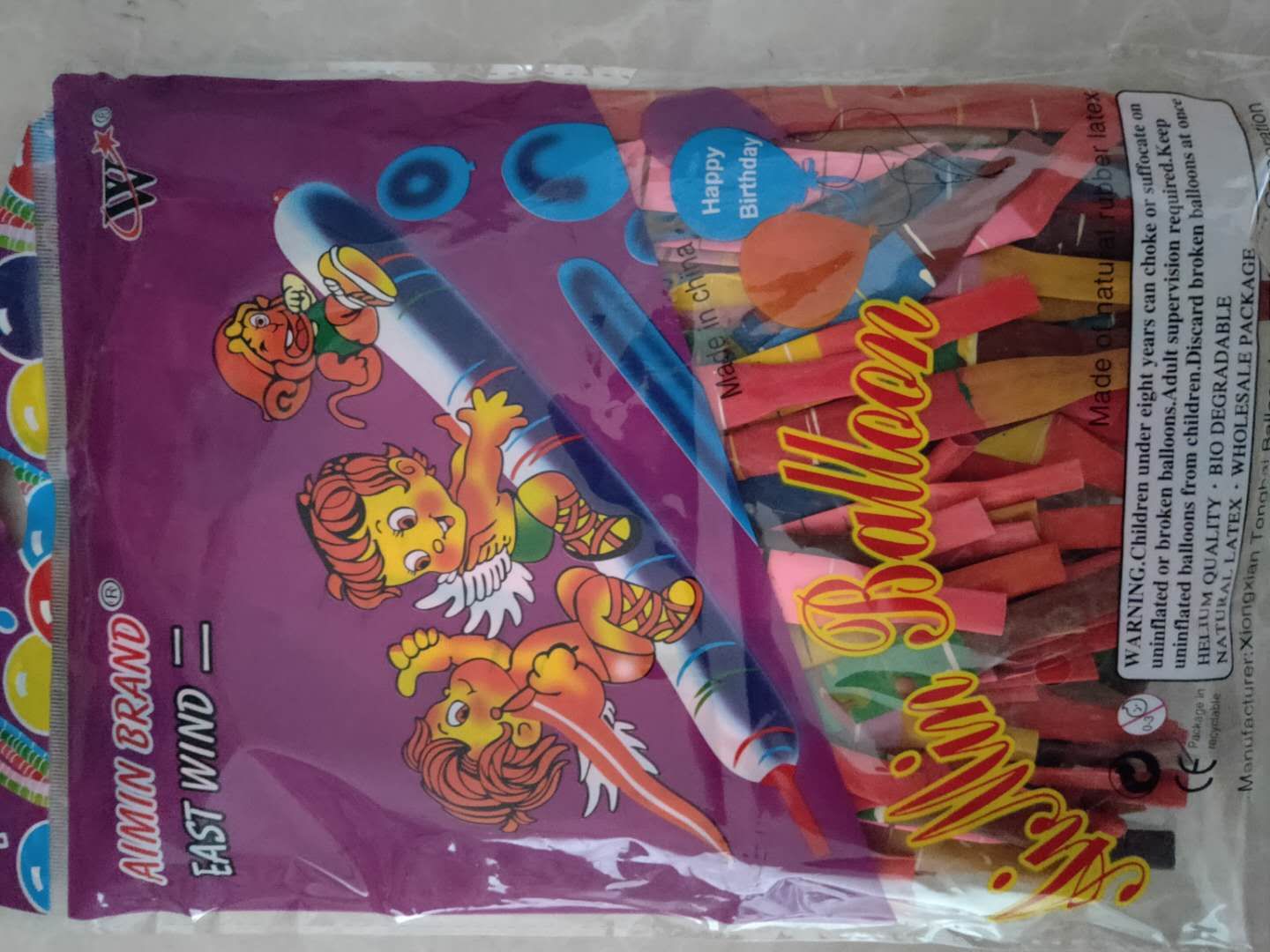 A pack of 100 130g rocket balloons