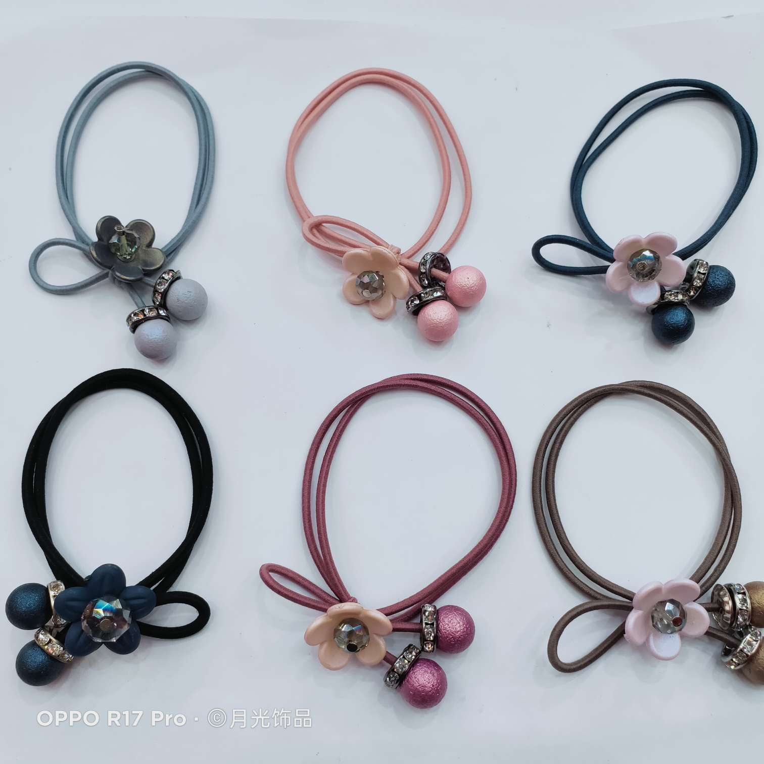 Korean-style trendy wrinkled pearl crystal small flower knotted leather band hair band hair tie leather case Application Scenario