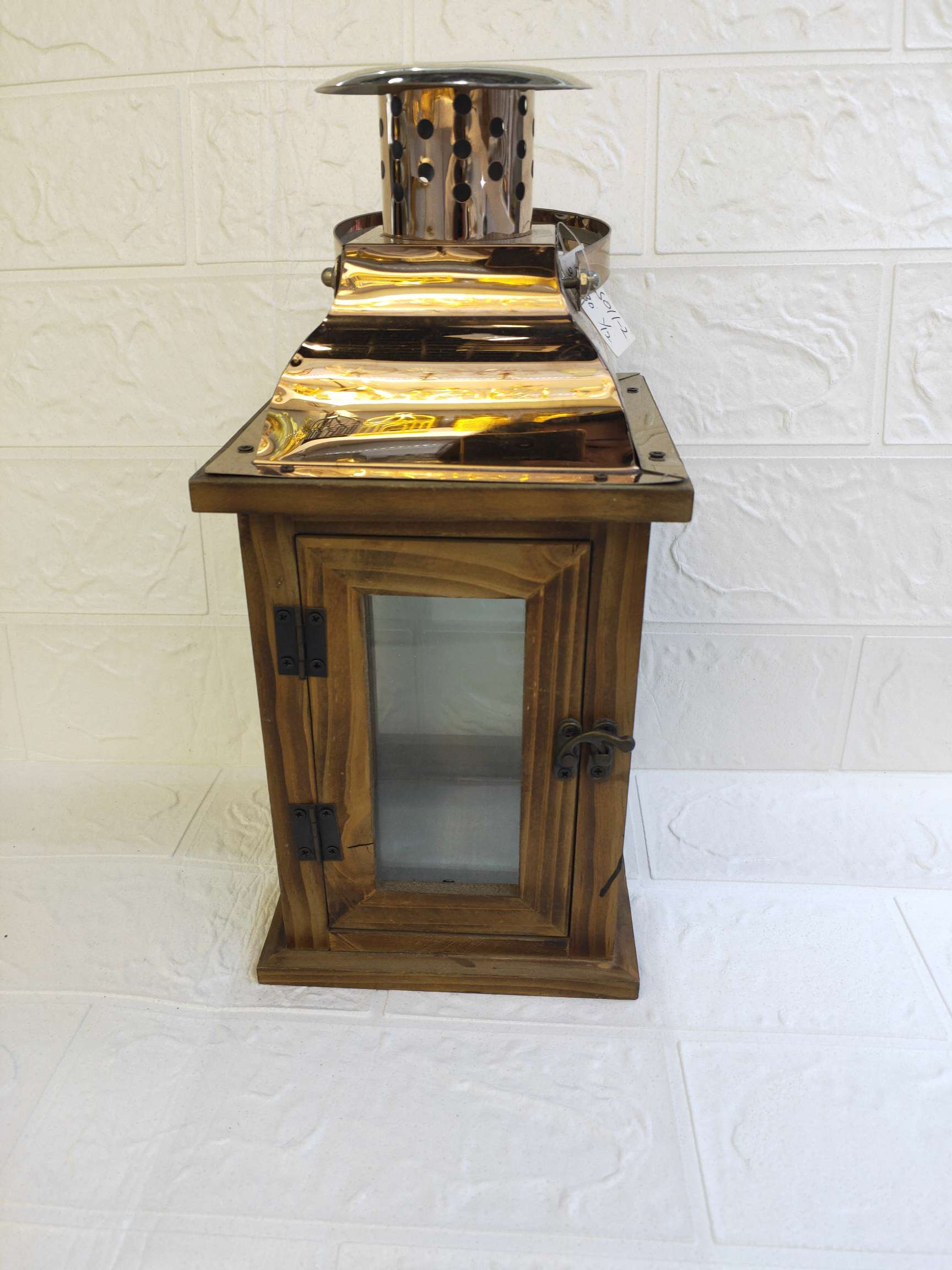 Wood model
Storm lantern