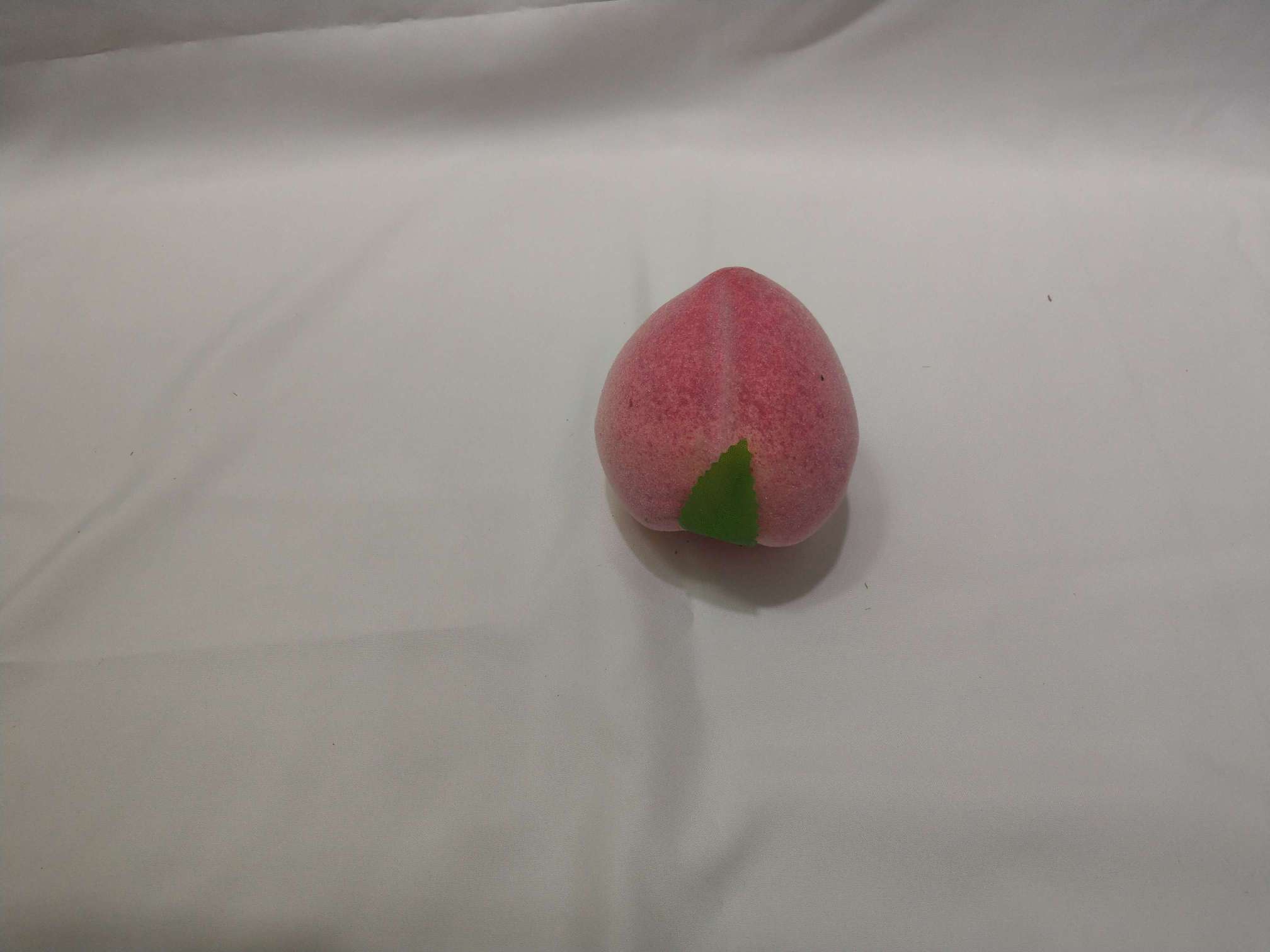 厂家直销仿真水果、仿真桃、葡萄、蔬菜、泡沫水果、pu蔬菜、烤鸭、仿真鱼、海鱼、仿真花、百合、牡丹、郁金香、水果枝，仙桃。