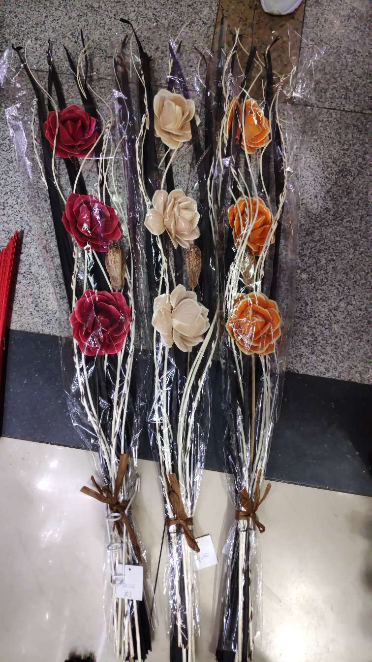 وتستفيد الإمبراطورة المجففة من أغصان الشجر المجفف، من نبات الشعير Item Picture