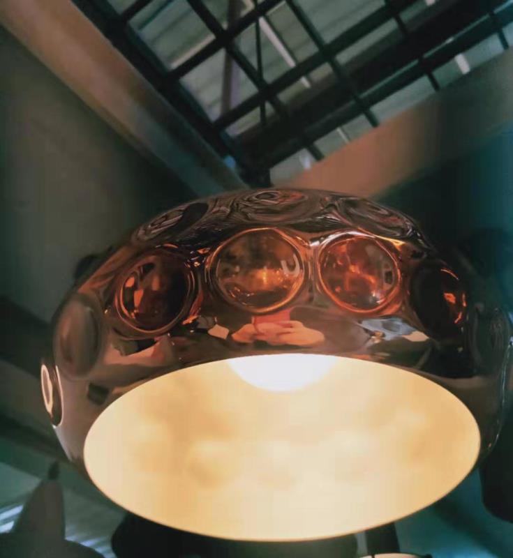 Decorative lighting fixtures, craft lighting fixtures, and dining pendants are suitable for decorating stores, restaurants, bars, and clothing stores.