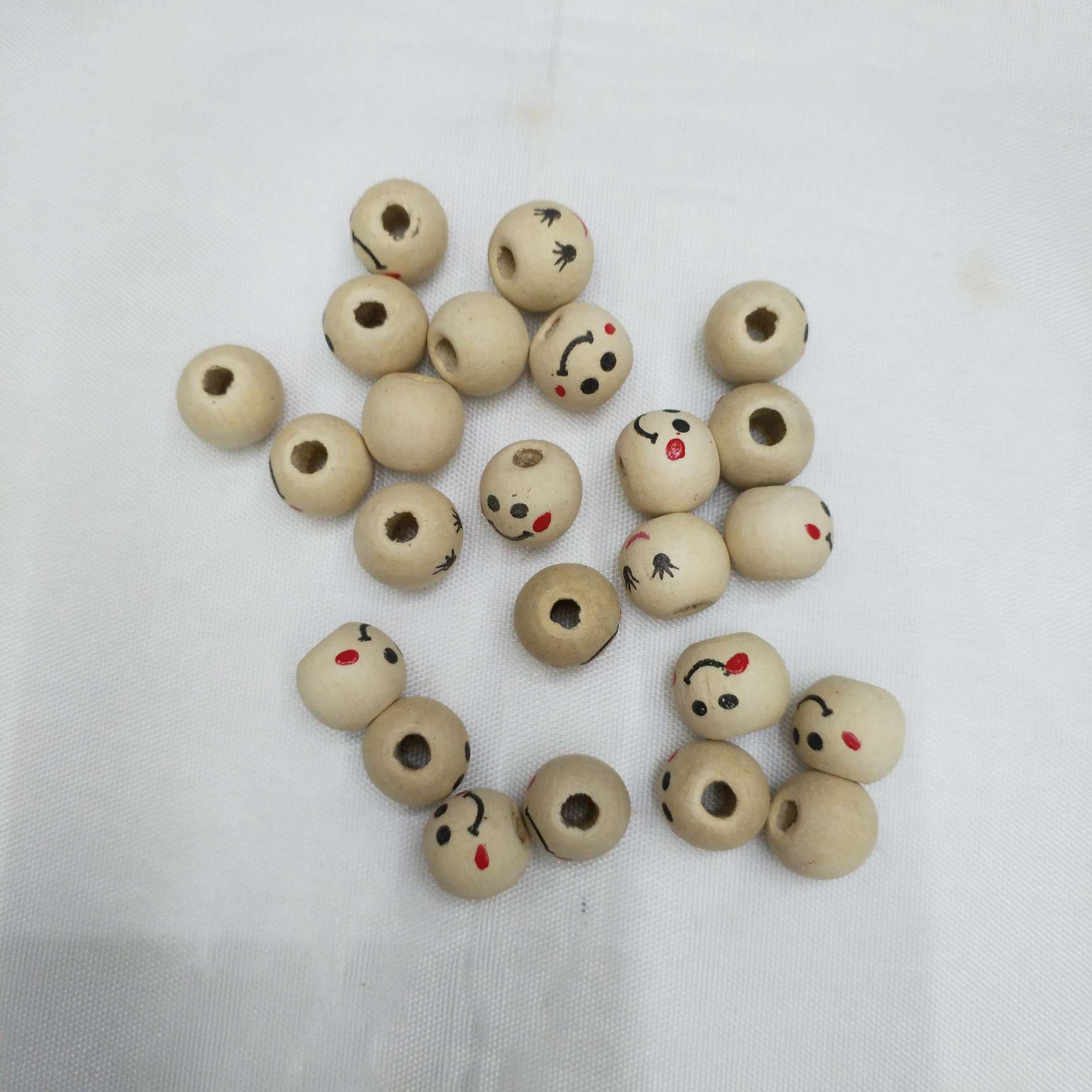 زخرفة قطع غيار من الخرز الخرز الخشبي بواسطة عملية تصنيع الألوان الخضراء الخضراء على وجوه مختلفة من الخرز الخشبي من 10 إلى 20 مم Application Scenario