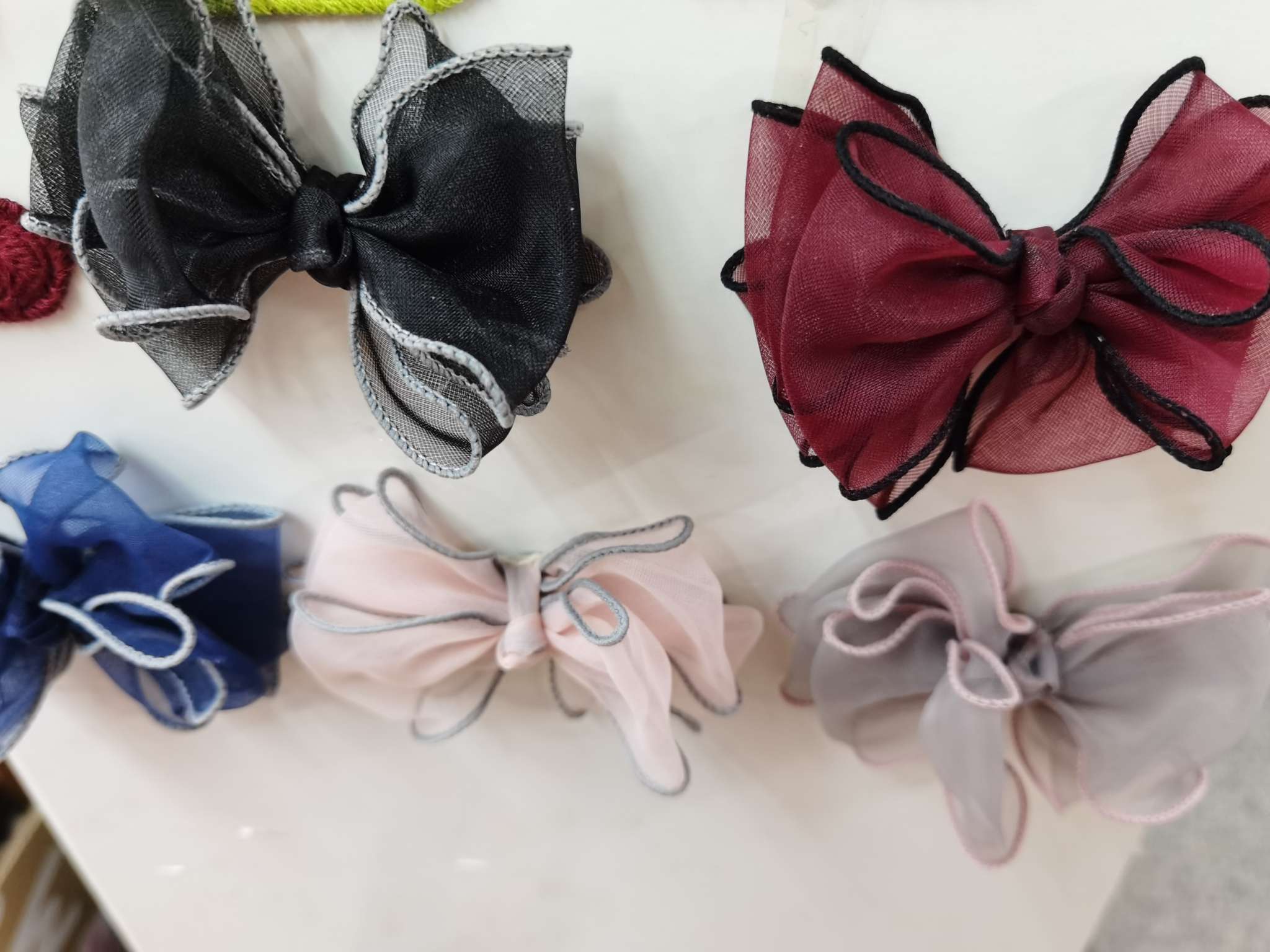 Hemmed bow