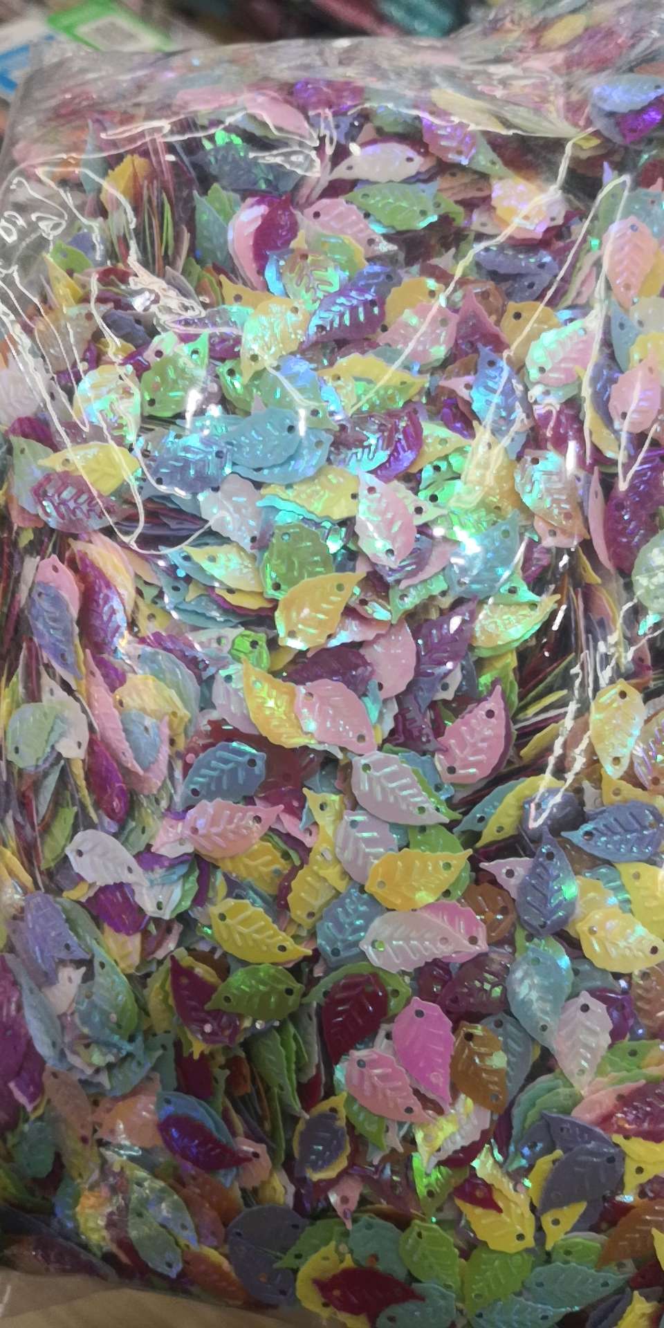 13MM small leaf sequins, toy accessories, kindergarten DIY handicraft accessories, jewelry earrings and necklace accessories, clothing and bag decorative accessories, craft decorative accessories, 500g per pack