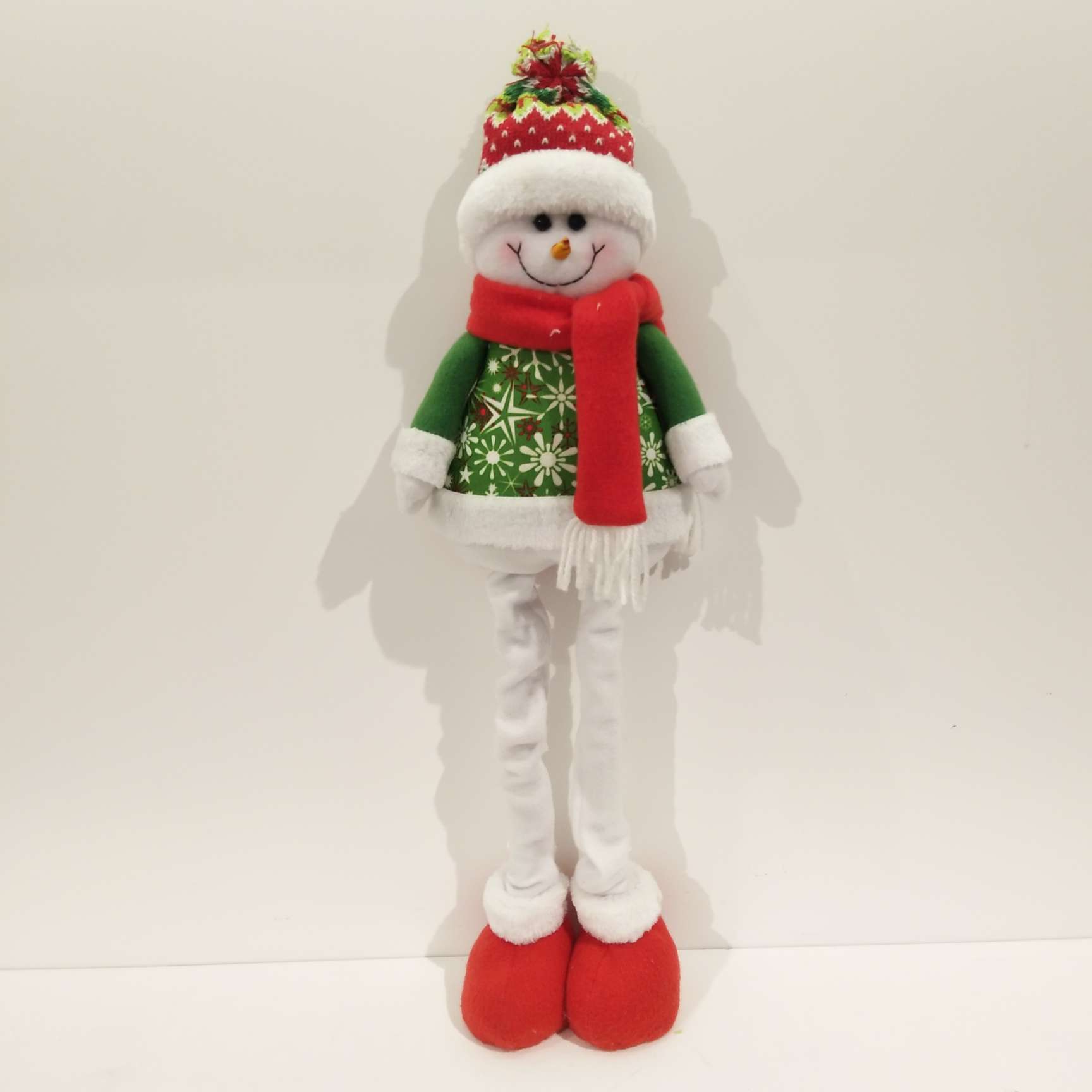 55cm retractable bright snowman will be with you on Christmas Day down the black chimney bringing you warm gifts to accompany you