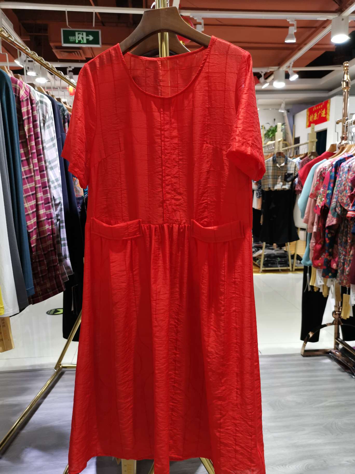 双袋大红连衣裙休闲时尚百搭服装女装中长款