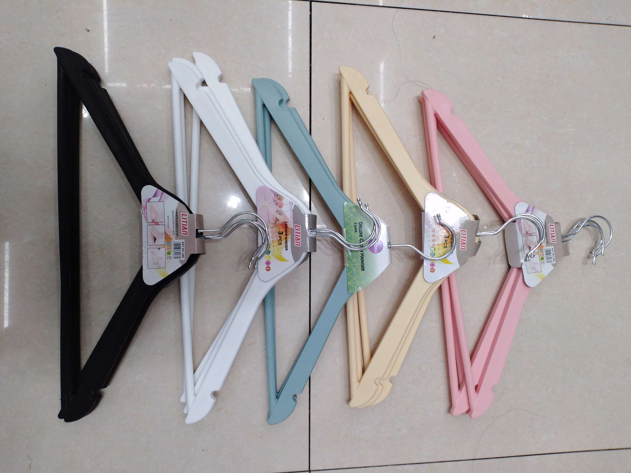 101仿木彩色色防滑衣架