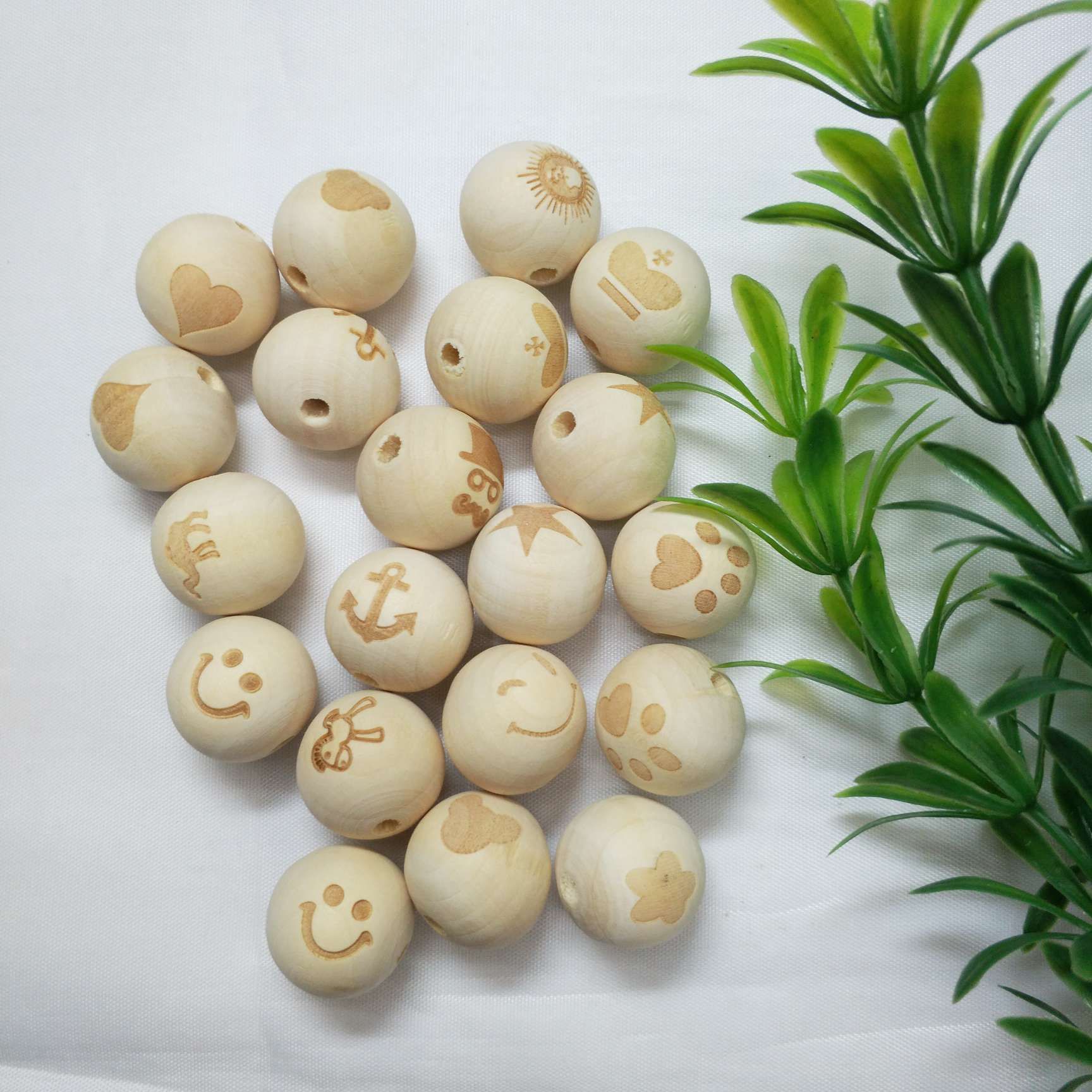 زخرفة قطع غيار من الخرز الخرز الخشبي بواسطة عملية تصنيع الألوان الخضراء الخضراء على وجوه مختلفة من الخرز الخشبي من 10 إلى 20 مم
