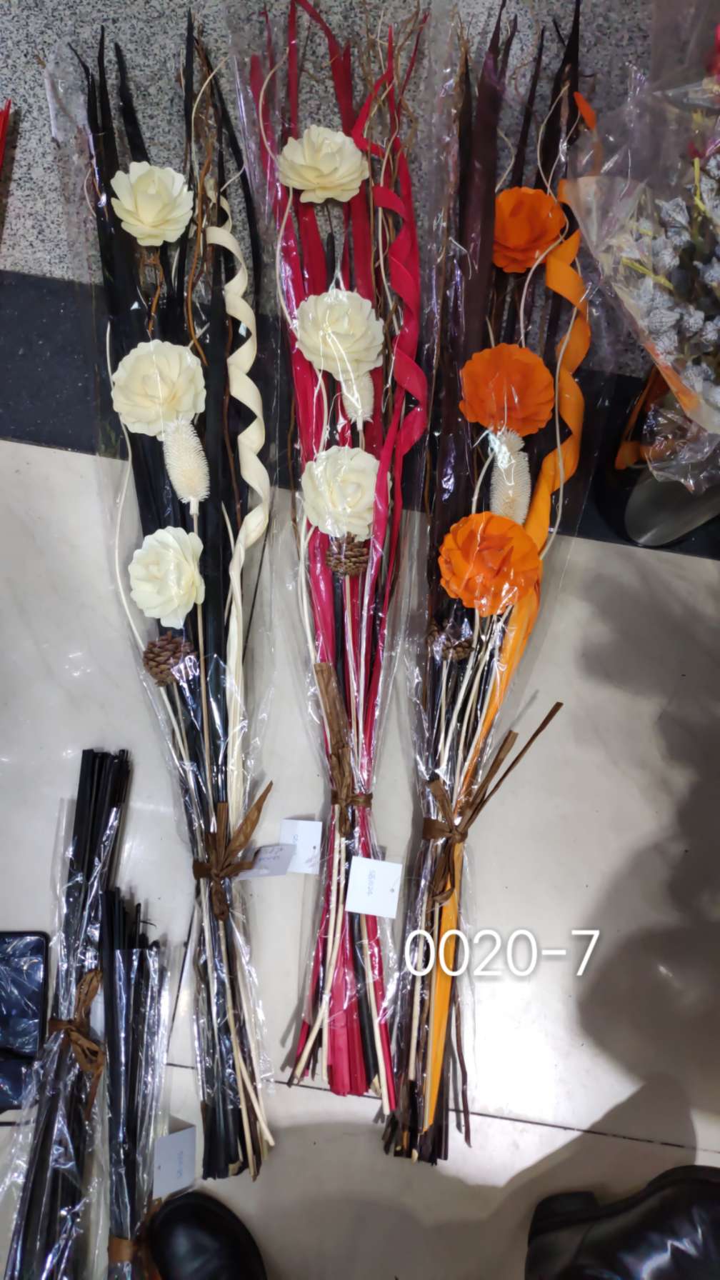 Artificial flower handicrafts: dried flowers, branches, millet, barley, reeds, Queen motherwort, water willows, dried flowers, everlasting flowers, cotton bouquets, v rose bouquets Specification image