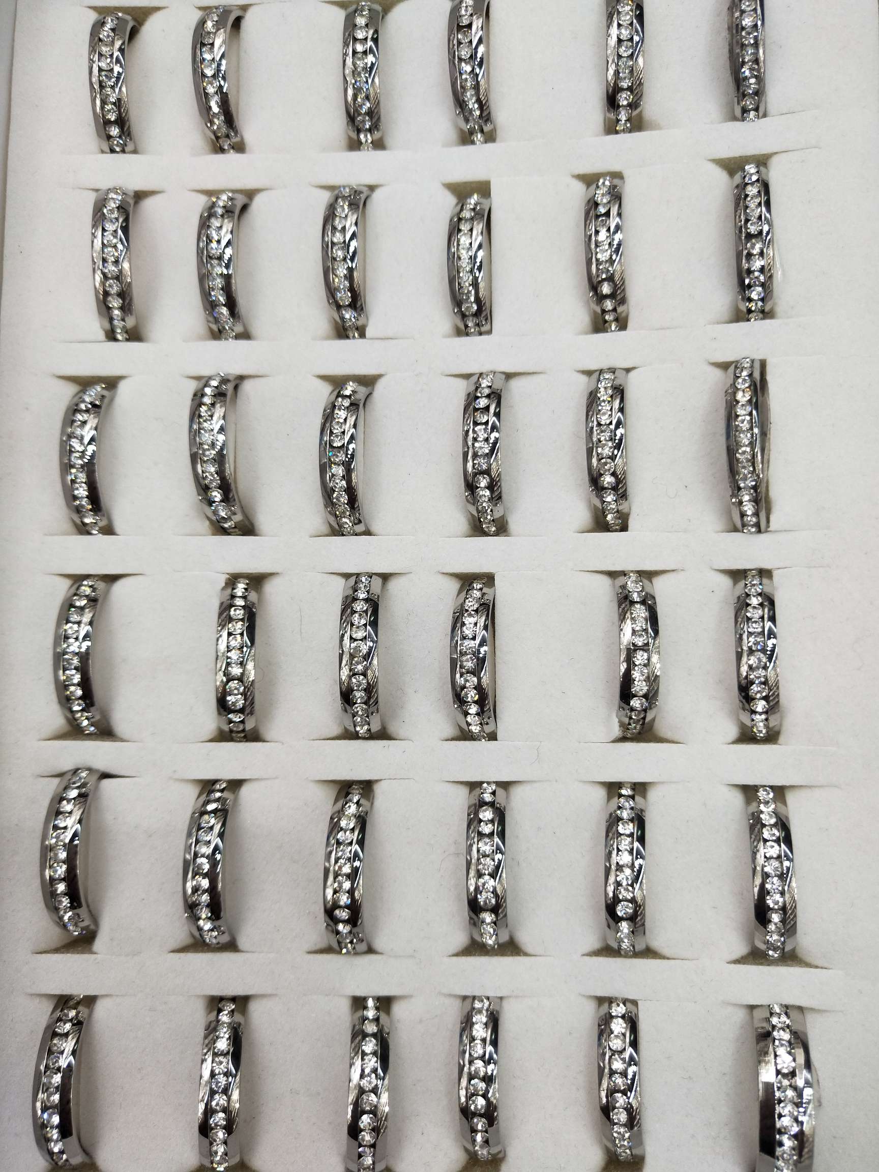 Circle diamond ring
