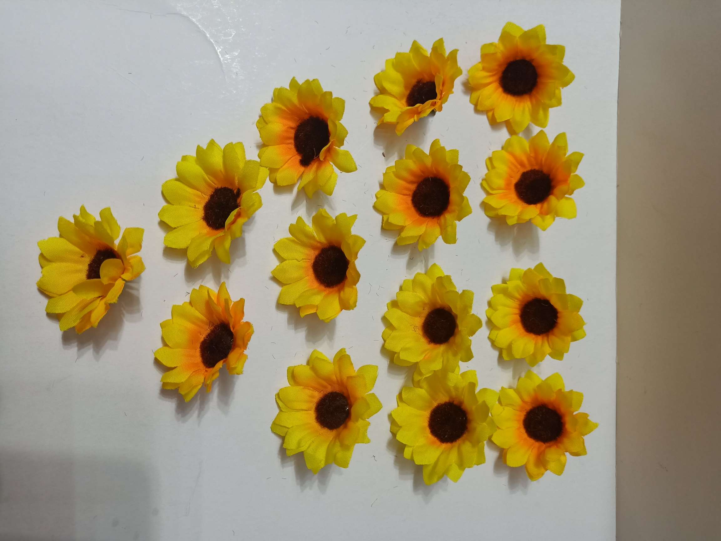 Retro europeo simulación pequeña girasol pequeña flor Application Scenario