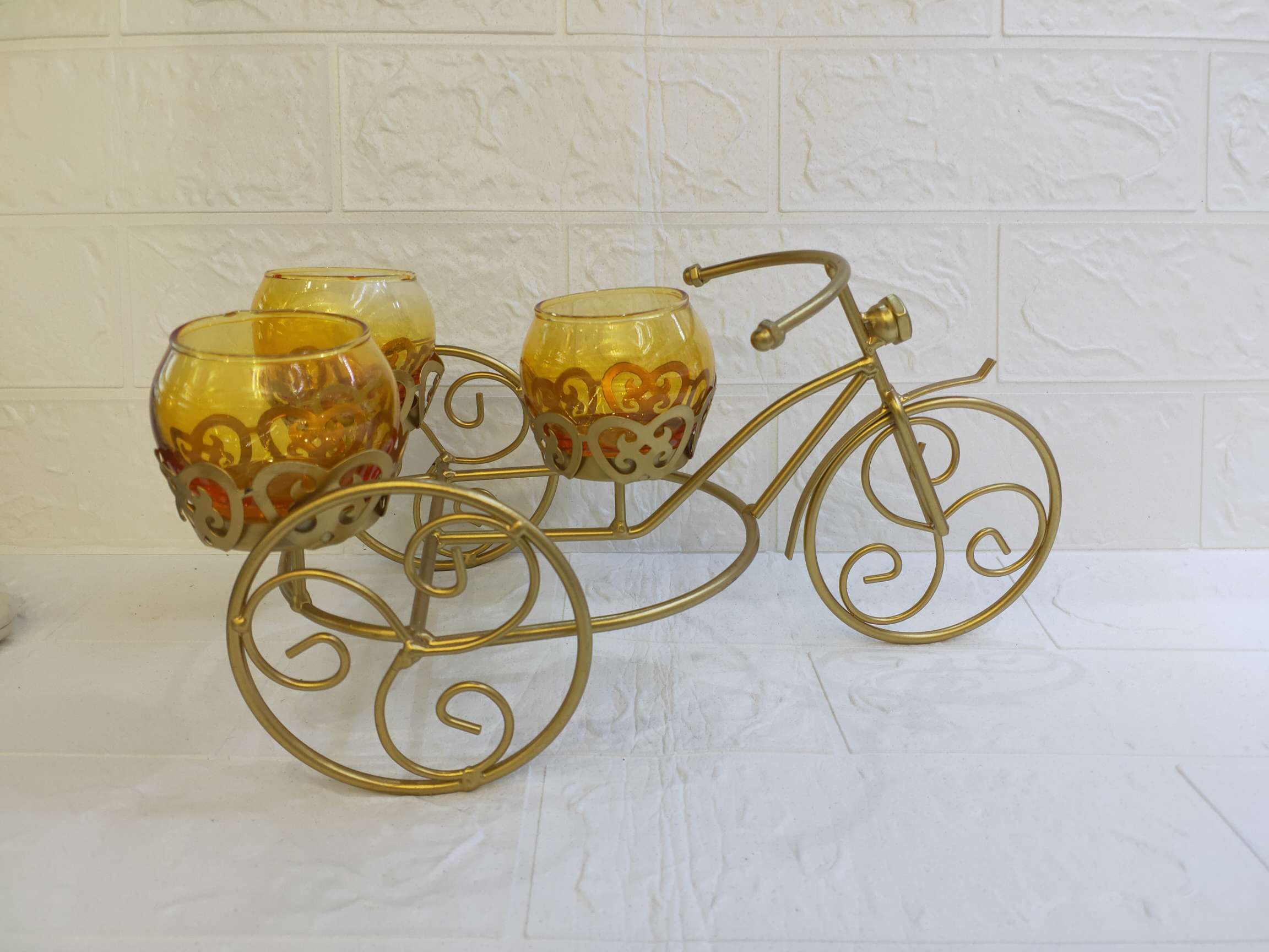 Three-wheel candle
Taiwan
Taiwan