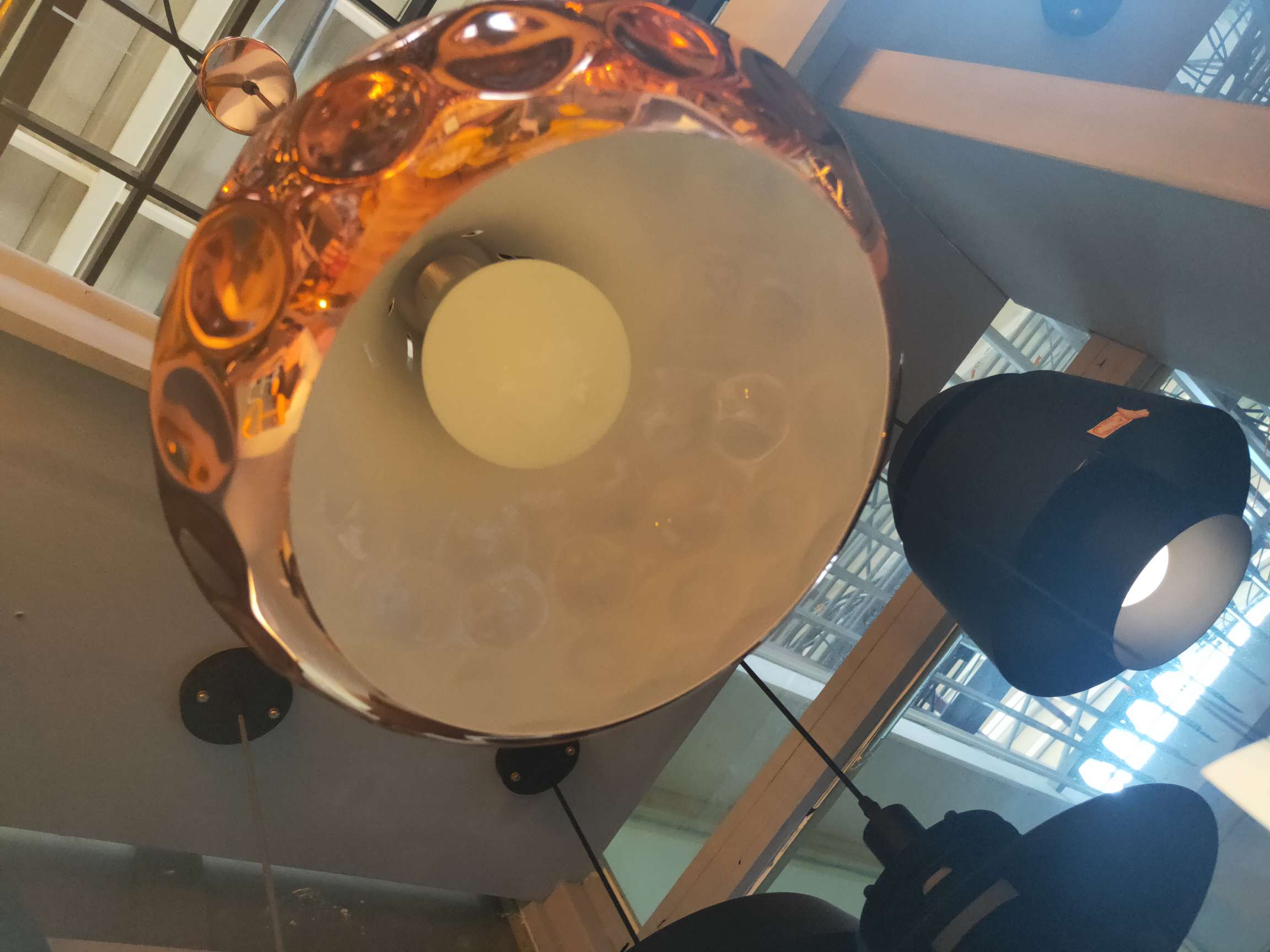 Decorative lighting fixtures, craft lighting fixtures, and dining pendants are suitable for decorating stores, restaurants, bars, and clothing stores. details Picture