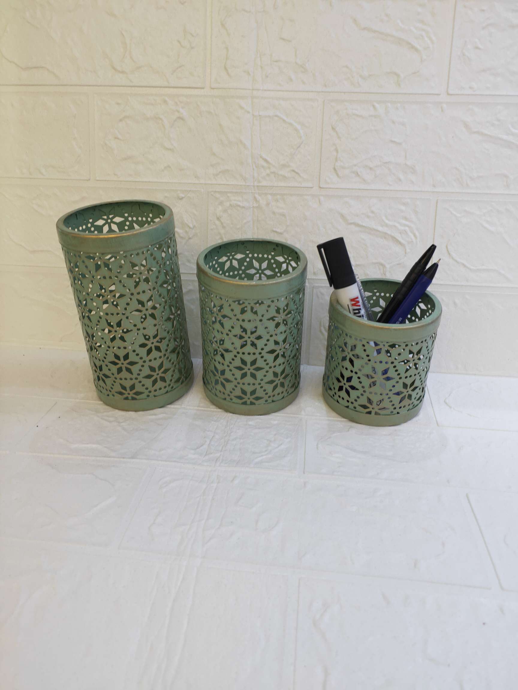 烛台笔筒细节图