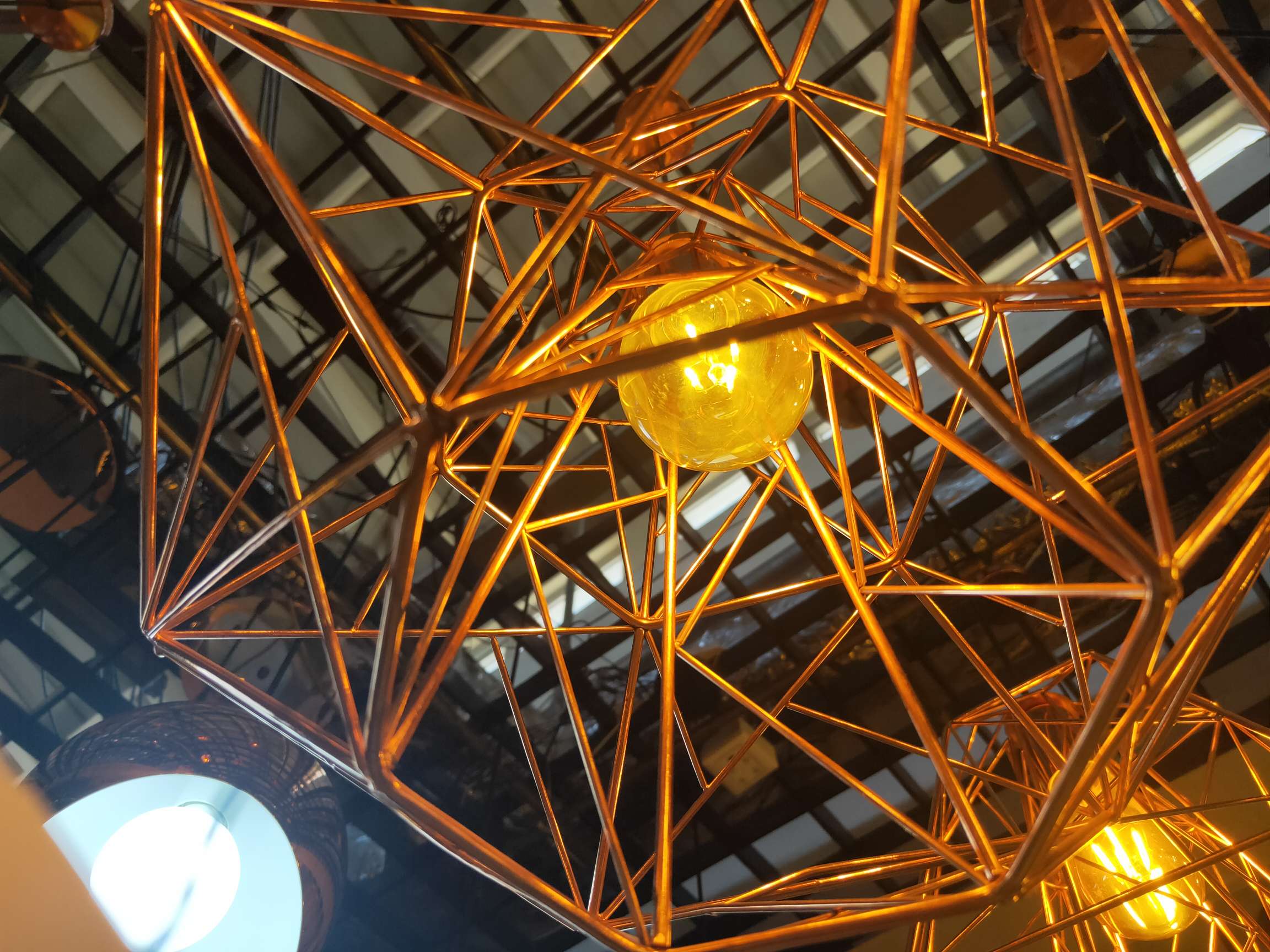 Decorative lighting fixtures, craft lighting fixtures, and dining pendants are suitable for decorating stores, restaurants, and bars. A clothing store. details Picture